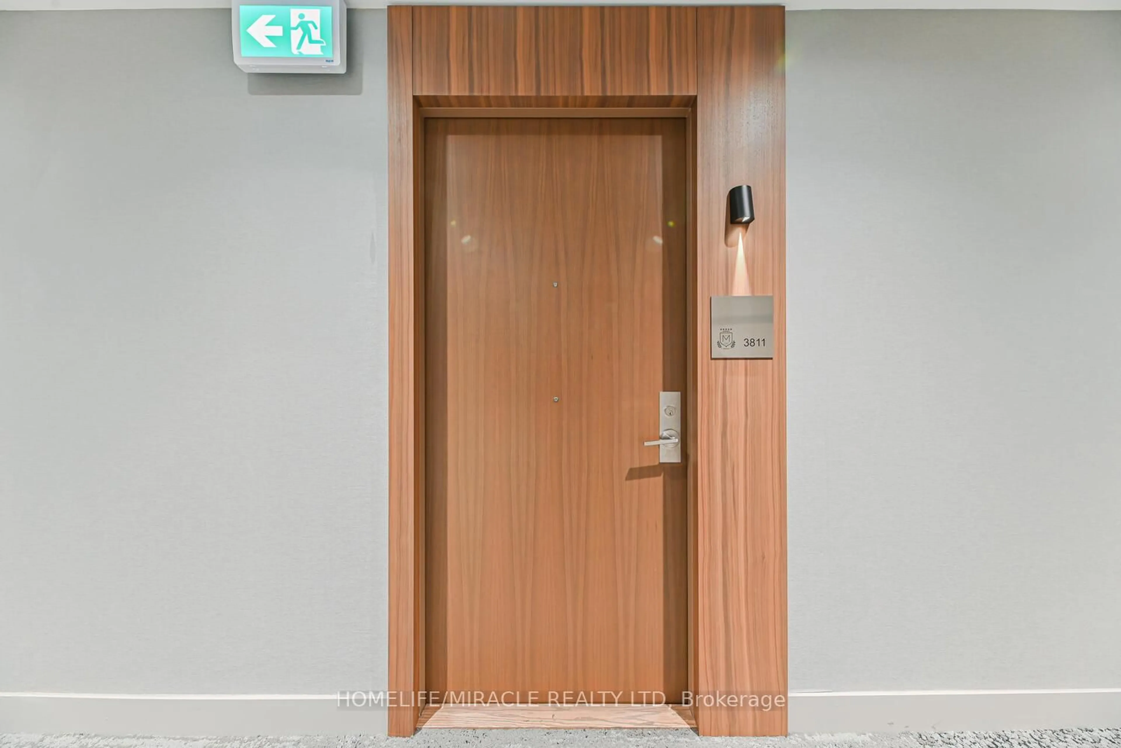 Indoor foyer for 1926 Lakeshore Blvd #3811, Toronto Ontario M6S 1A1
