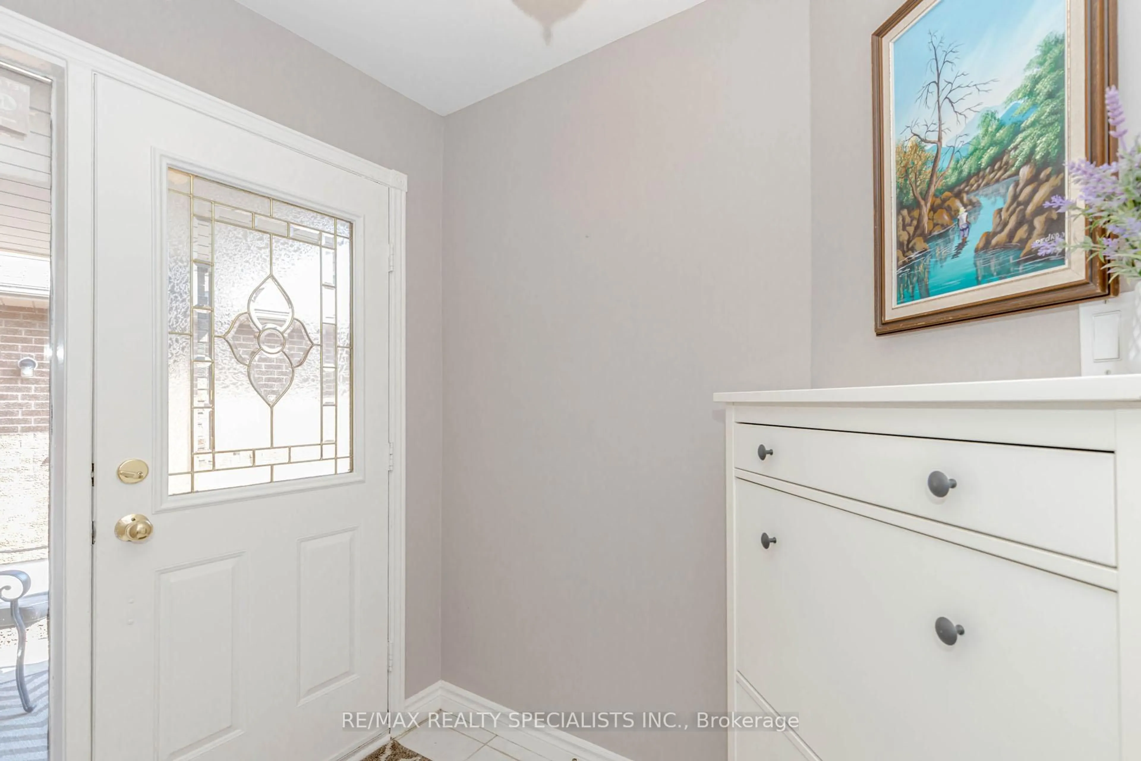 Indoor entryway for 3350 Columbine Cres, Mississauga Ontario L5N 6A8