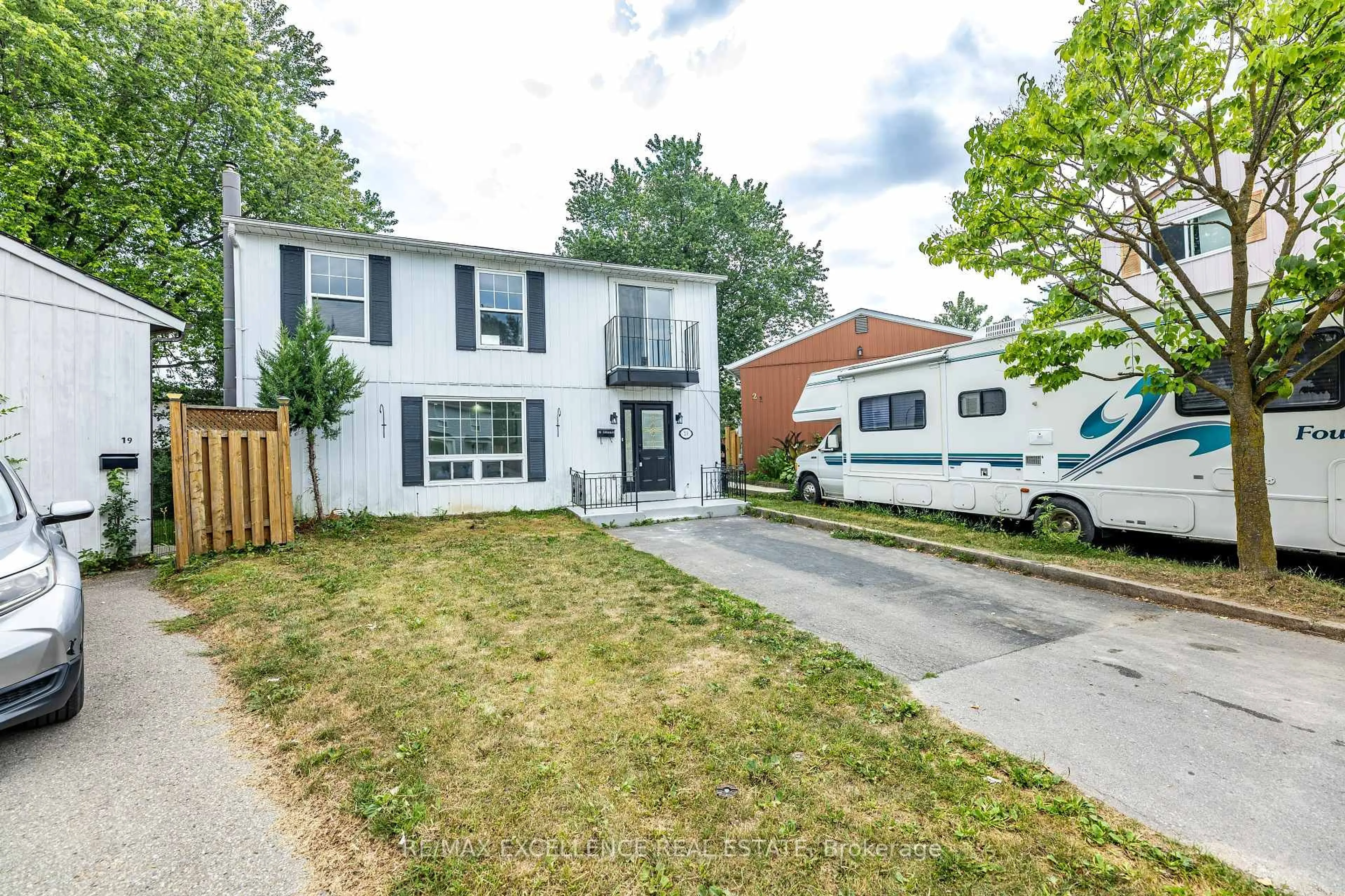 Unknown for 20 Hedgeson Crt, Brampton Ontario L6S 1P2