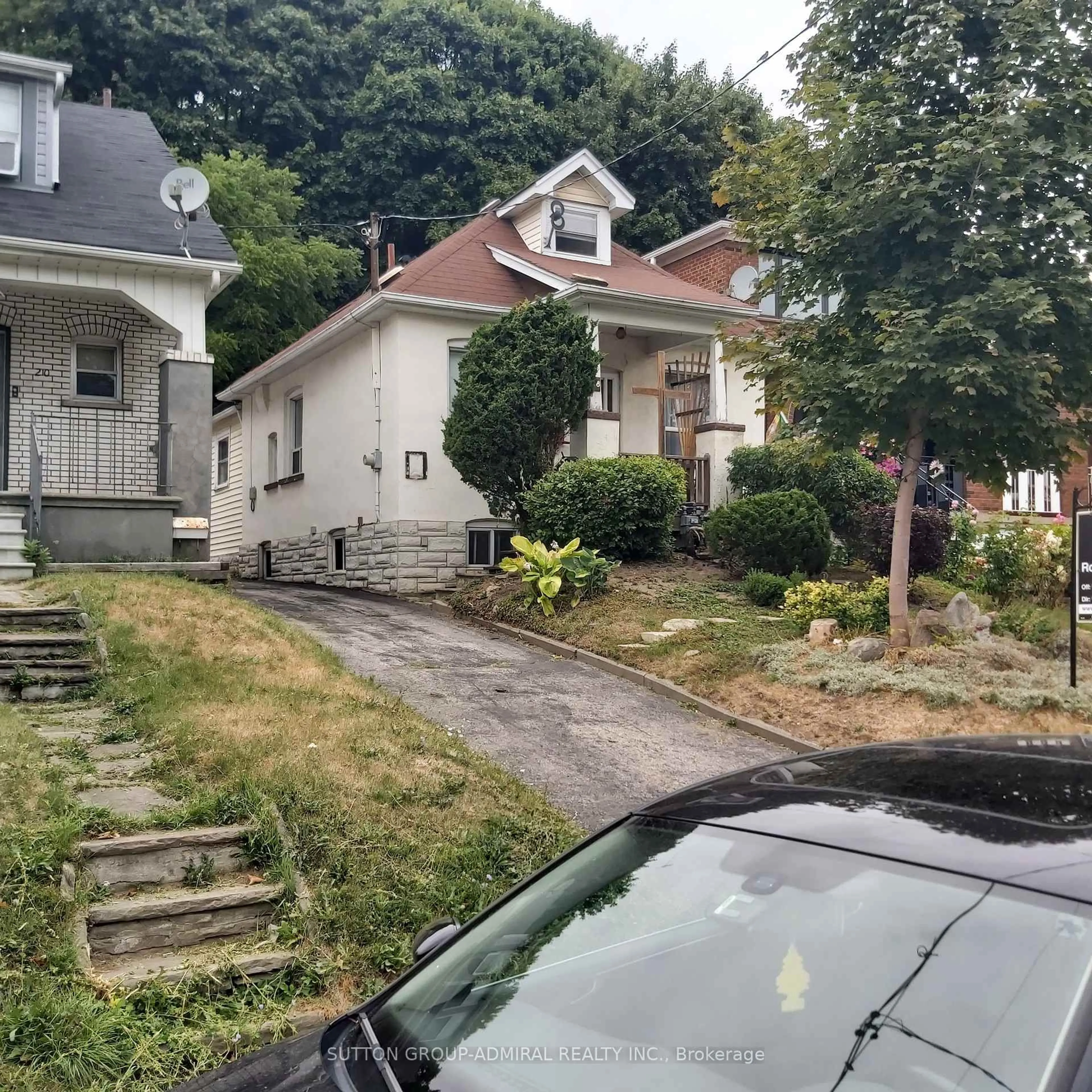 A pic from outside/outdoor area/front of a property/back of a property/a pic from drone, street for 18 Preston Rd, Toronto Ontario M6E 1Y7