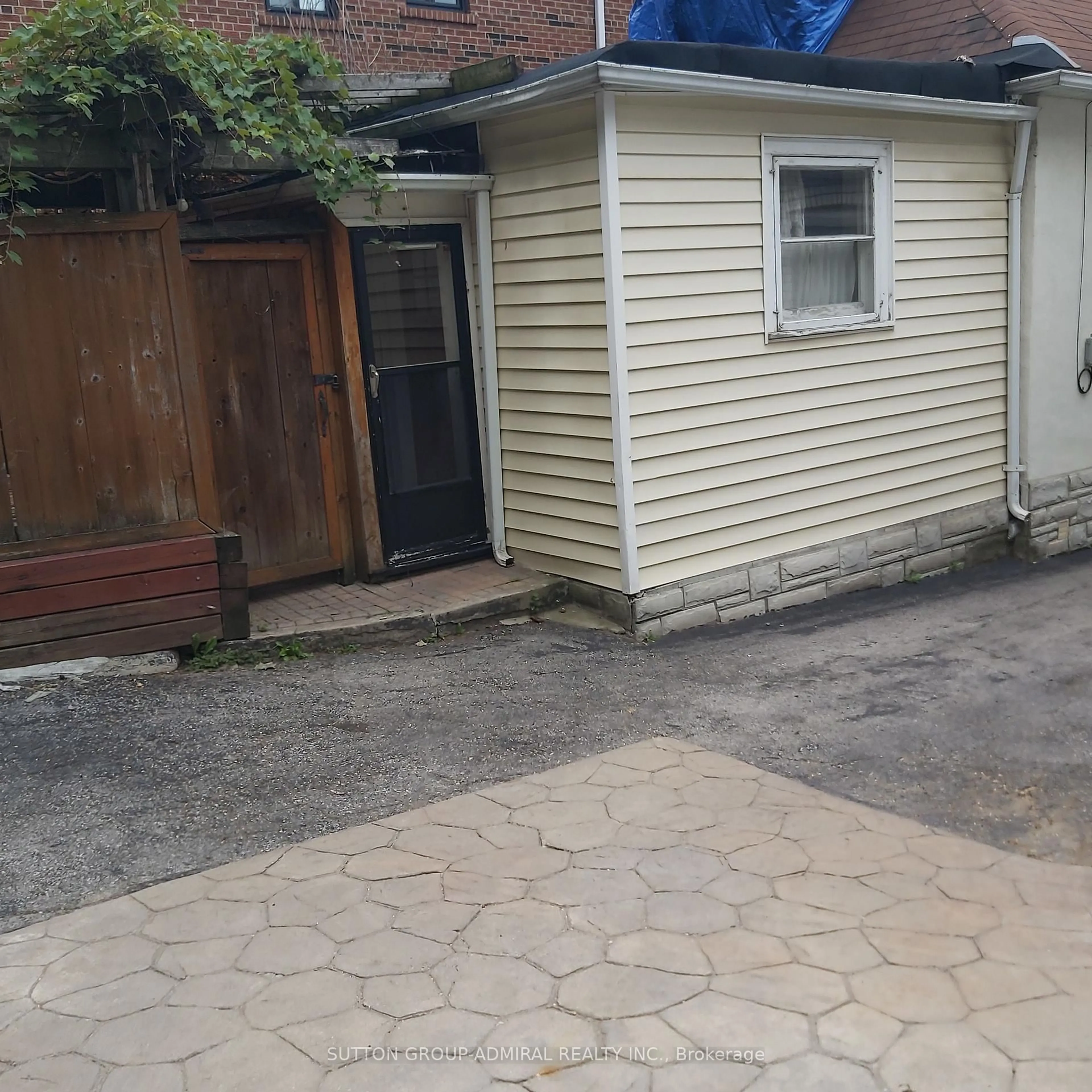 Patio, street for 18 Preston Rd, Toronto Ontario M6E 1Y7