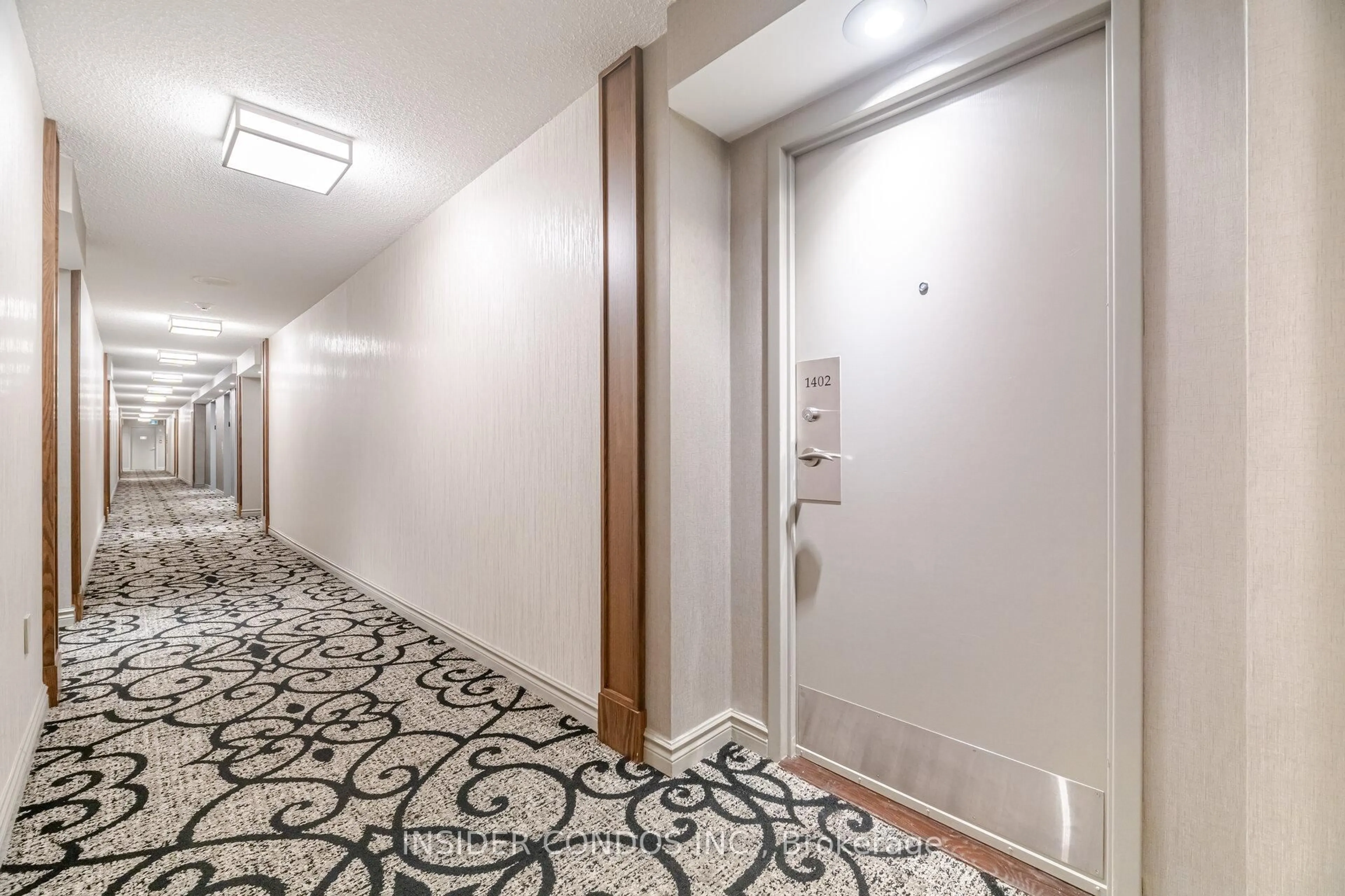 Indoor foyer for 350 Rathburn Rd #1402, Mississauga Ontario L5B 3Y2