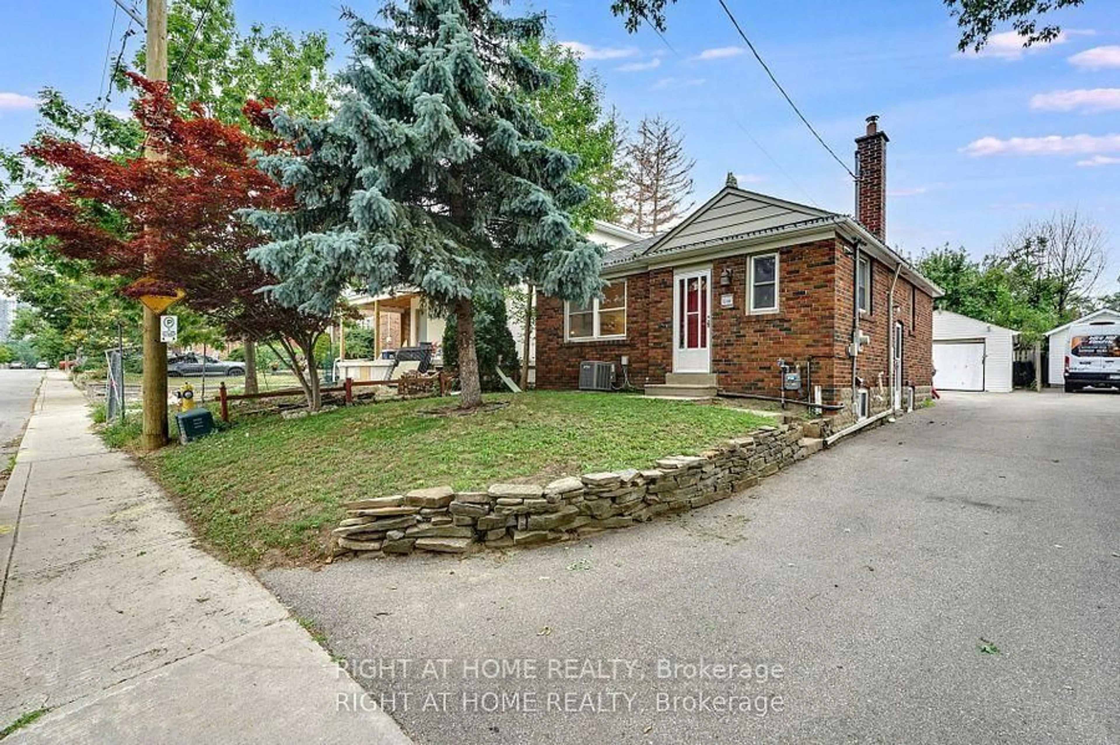 A pic from outside/outdoor area/front of a property/back of a property/a pic from drone, street for 164 William St, Toronto Ontario M9N 2H1
