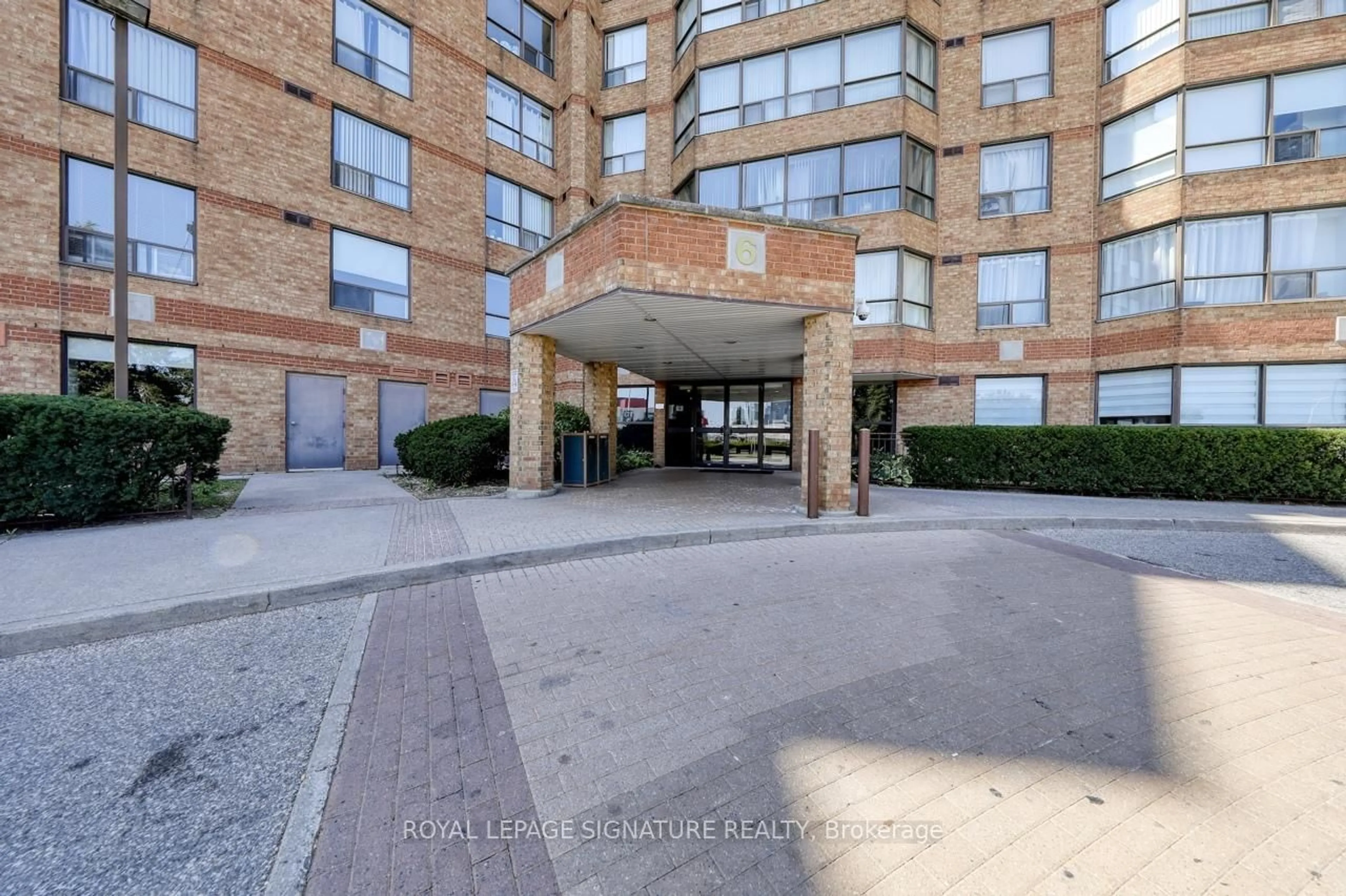 Indoor foyer for 6 Humberline Dr #904, Toronto Ontario M9W 6X8