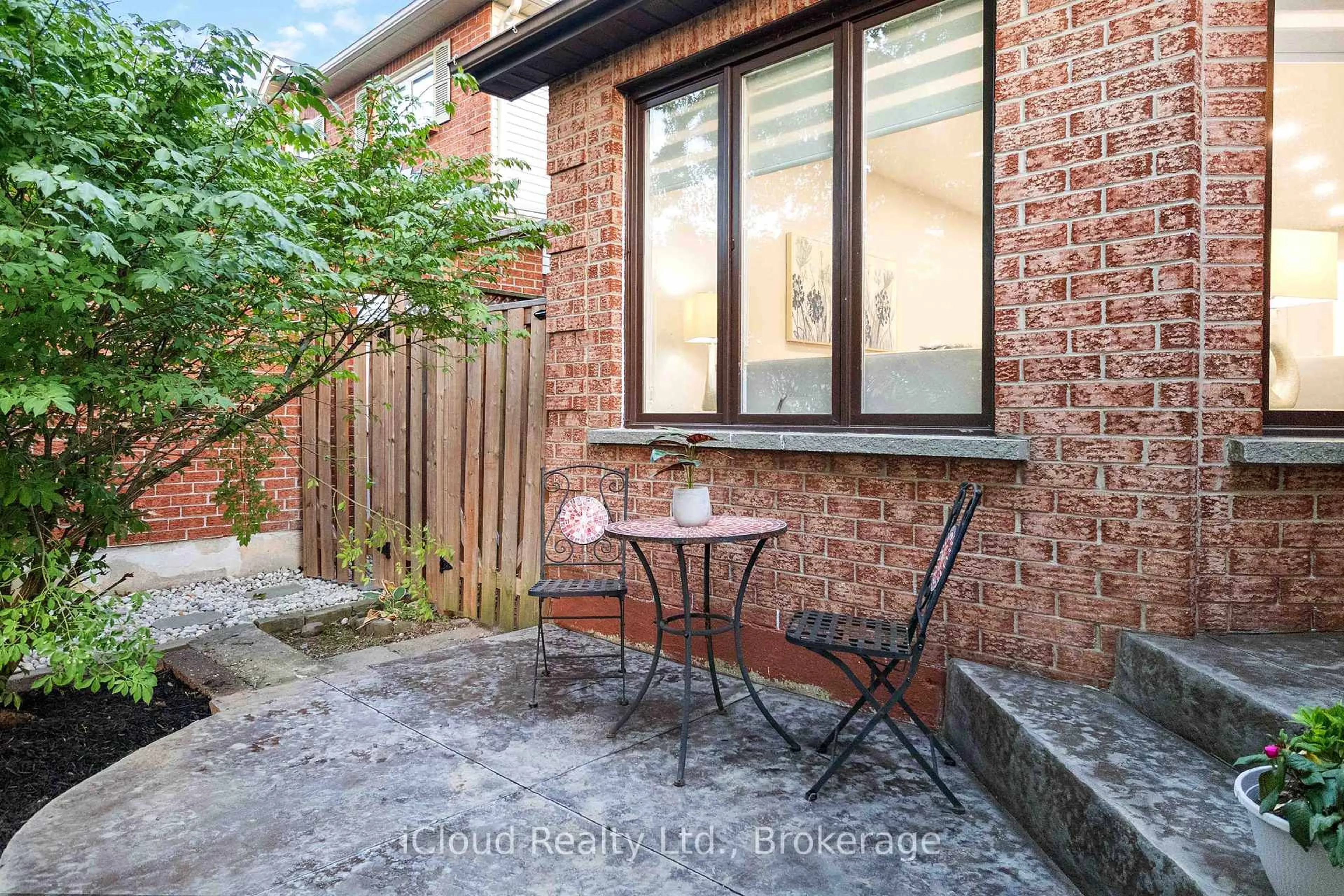 Patio, street for 3208 Renton Rd, Burlington Ontario L7M 3C7