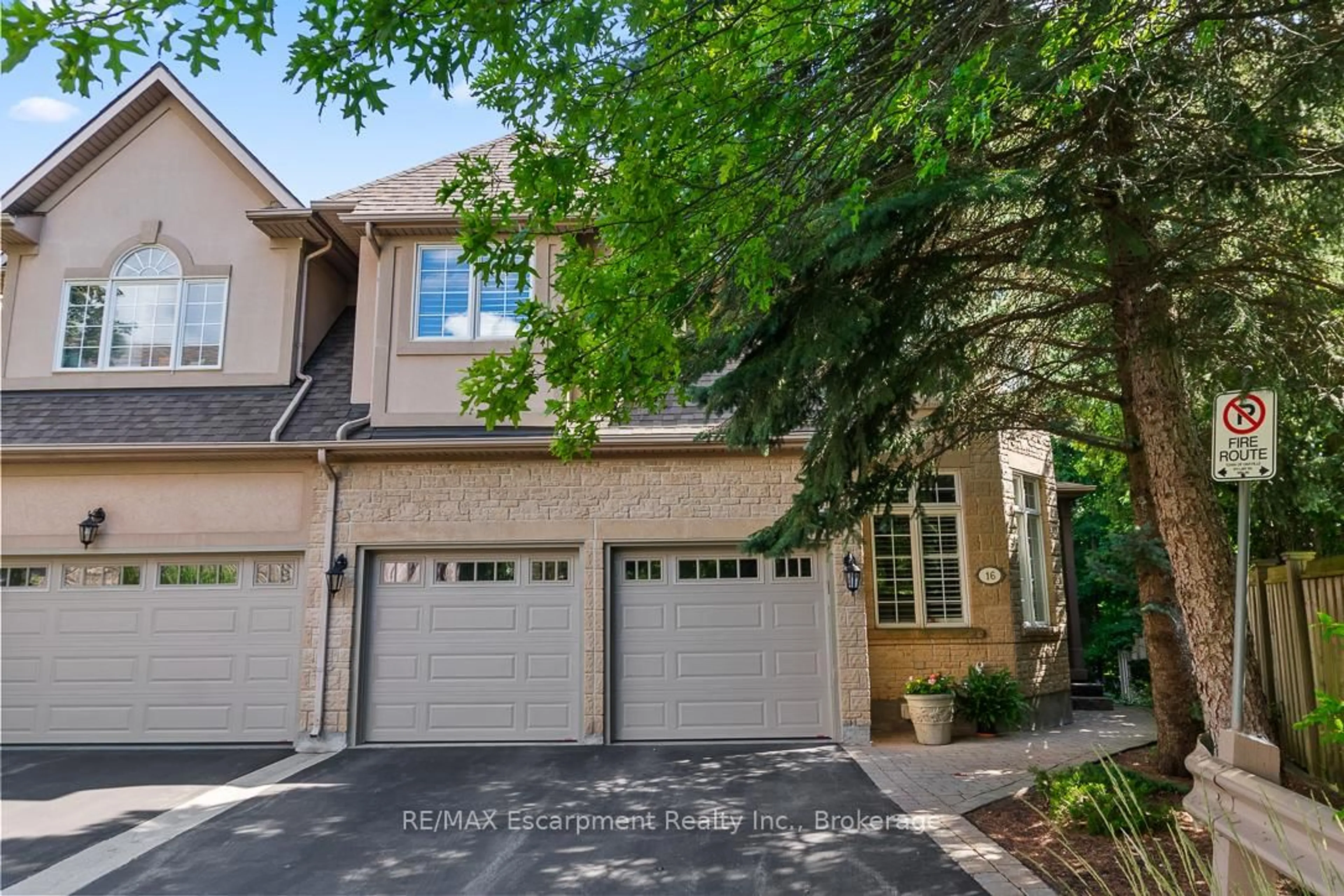 Unknown for 2303 HILL RIDGE Crt #16, Oakville Ontario L6M 3N3