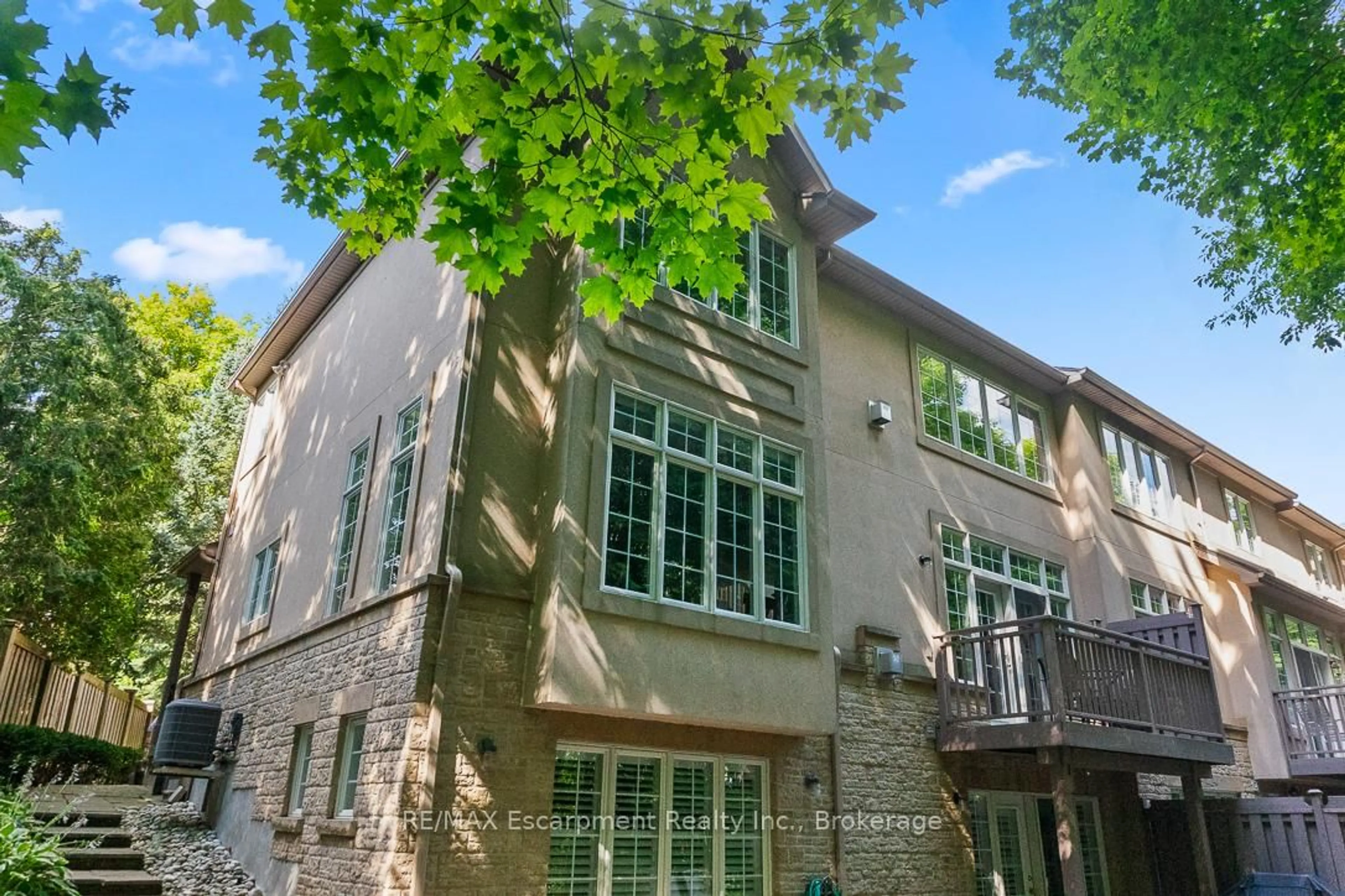 Home with brick exterior material, unknown for 2303 HILL RIDGE Crt #16, Oakville Ontario L6M 3N3