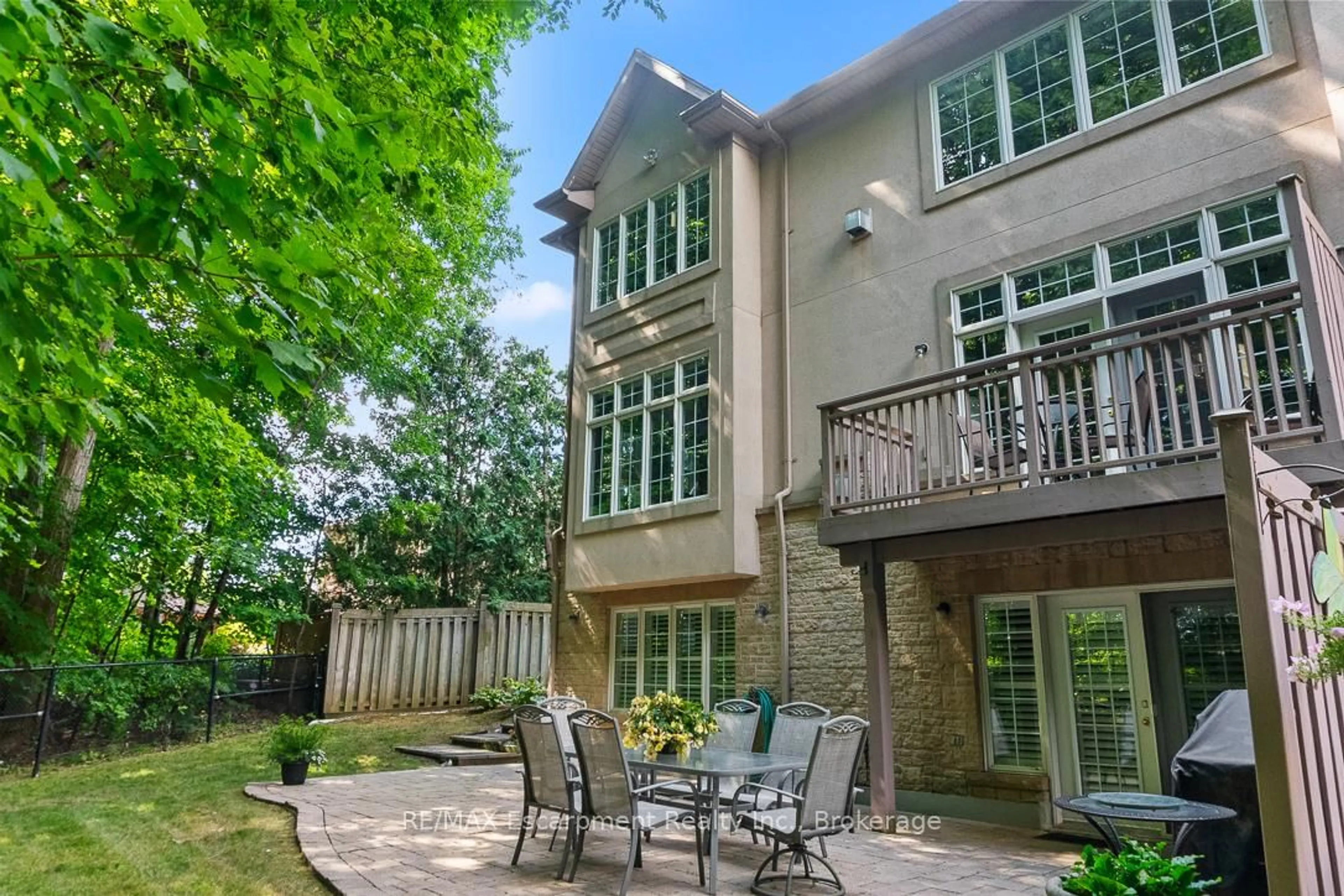 Patio, street for 2303 HILL RIDGE Crt #16, Oakville Ontario L6M 3N3