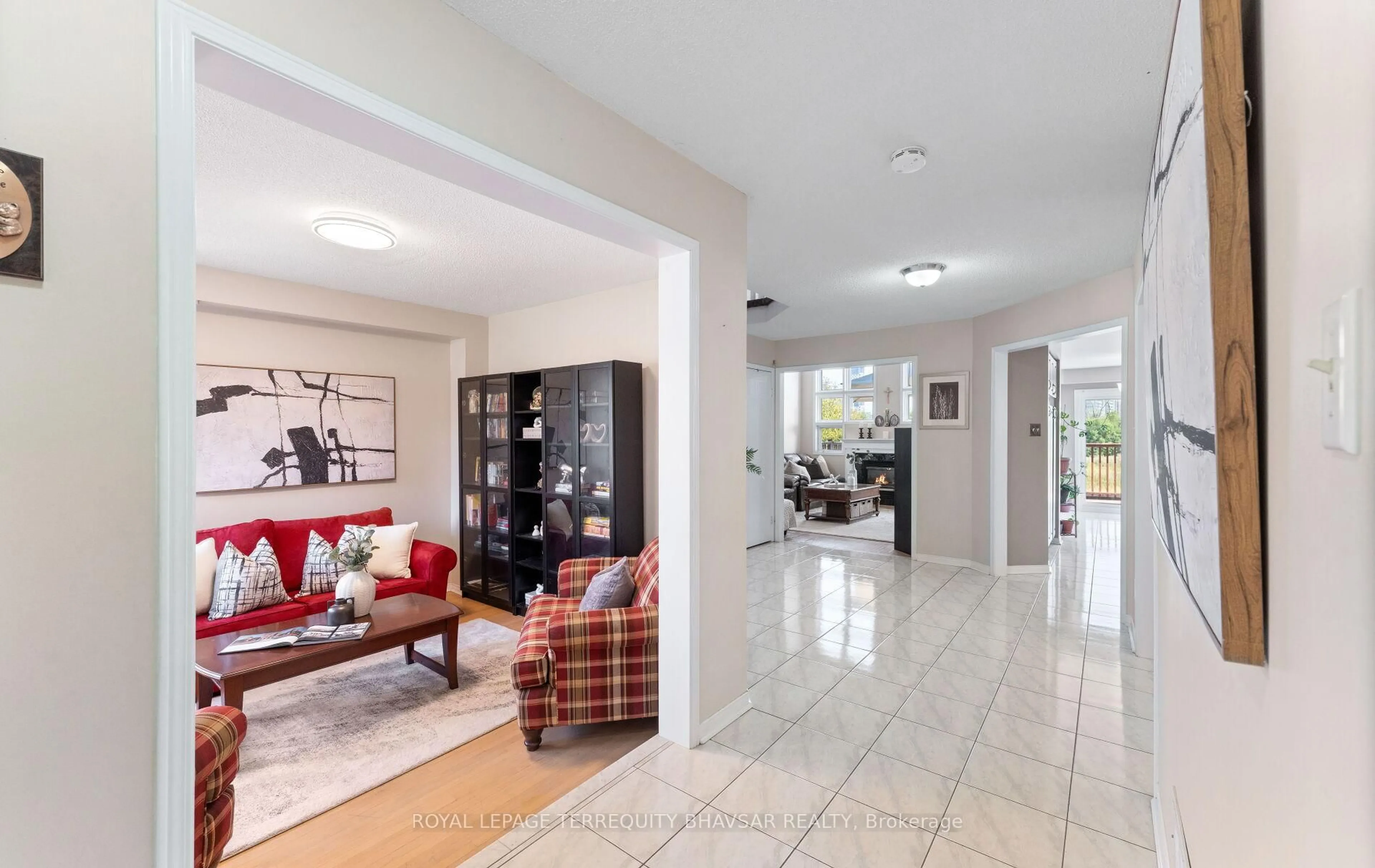 Lobby for 382 Harrowsmith Dr, Mississauga Ontario L5R 3V1