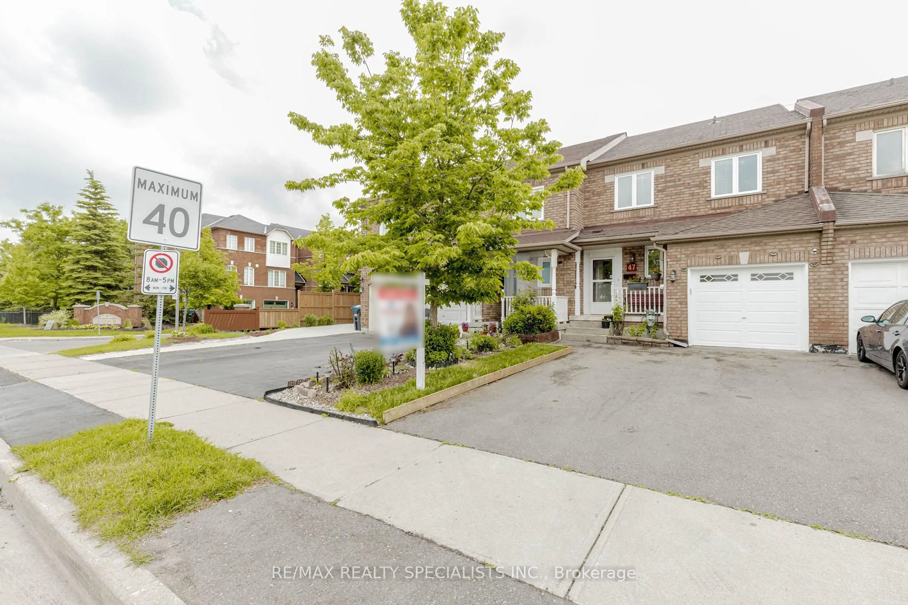 A pic from outside/outdoor area/front of a property/back of a property/a pic from drone, street for 47 Brickyard Way, Brampton Ontario L6V 4L6