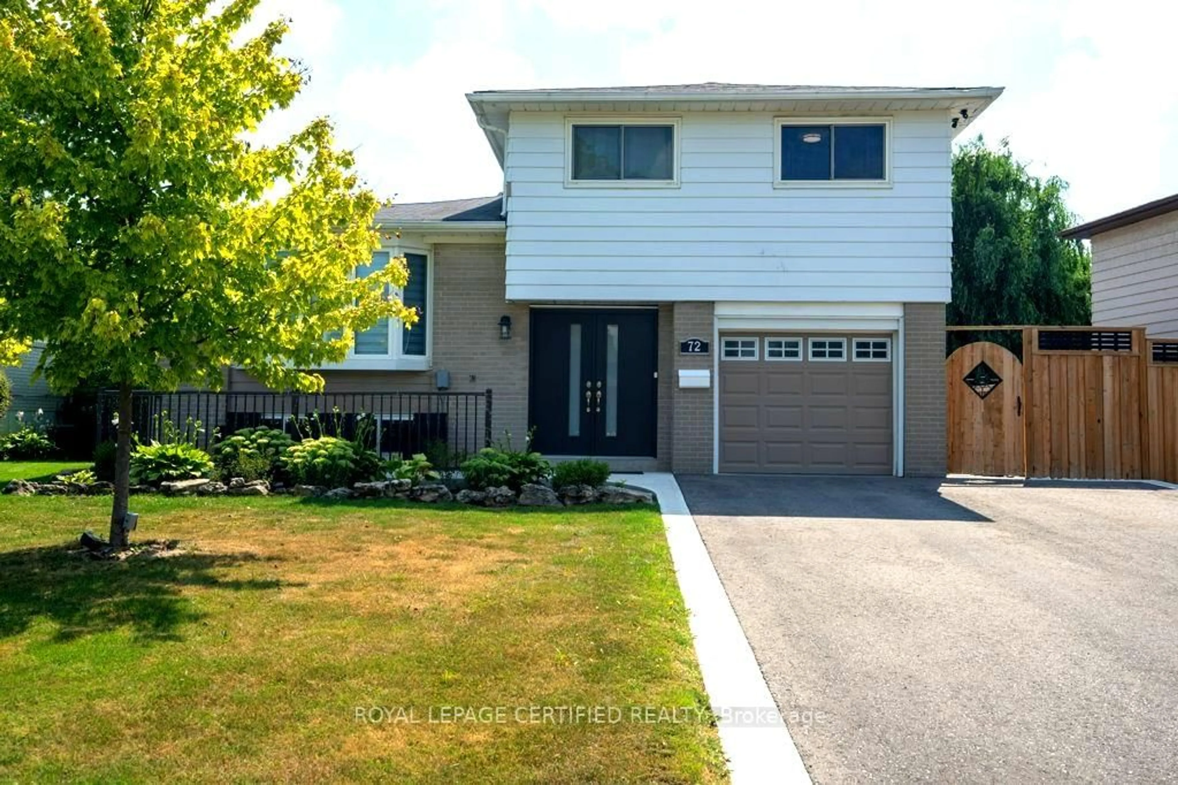 Home with vinyl exterior material, street for 72 Ferndale Cres, Brampton Ontario L6W 1E9