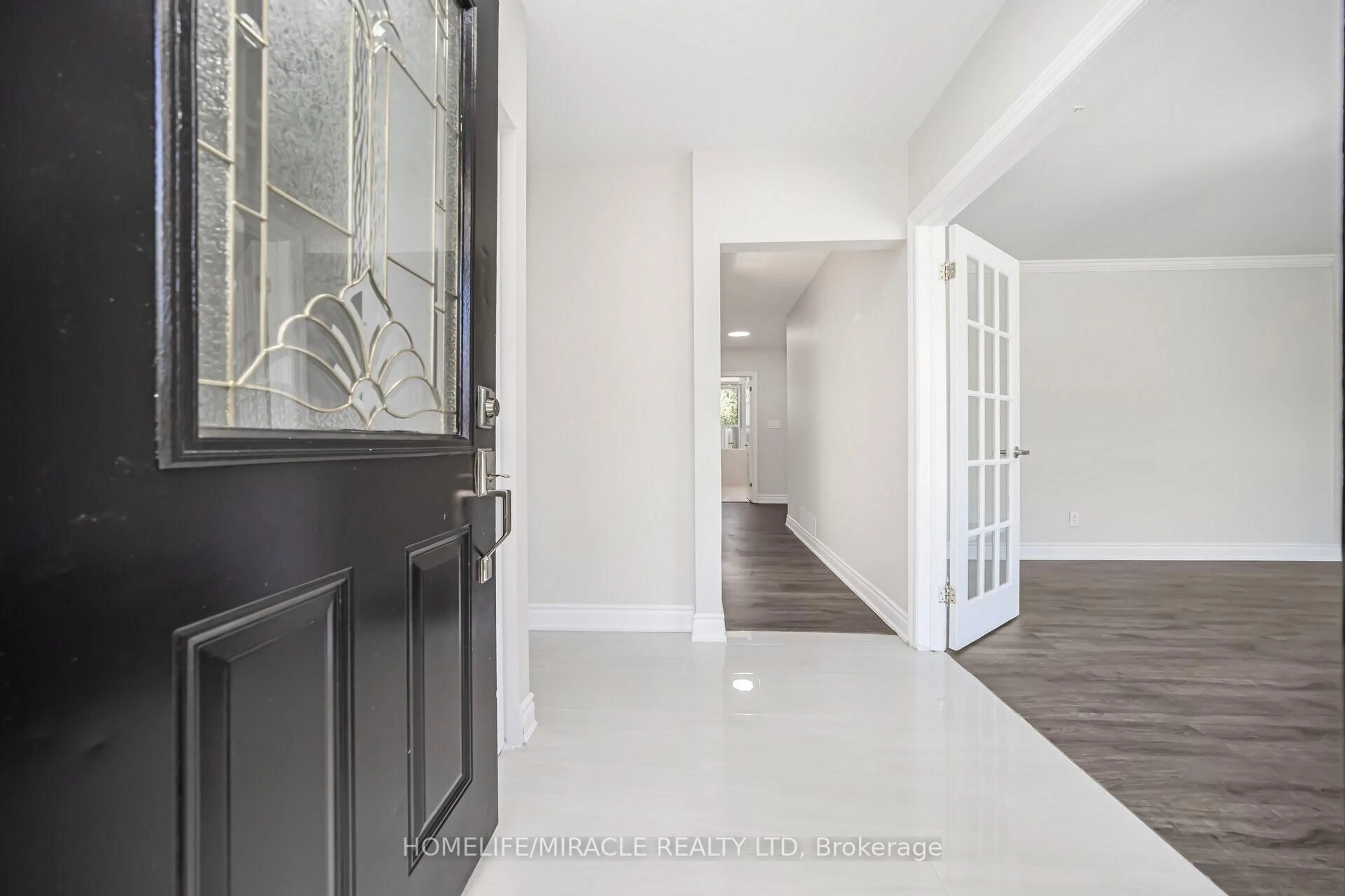 Indoor entryway for 106 Silverstone Dr, Toronto Ontario M9V 3G7
