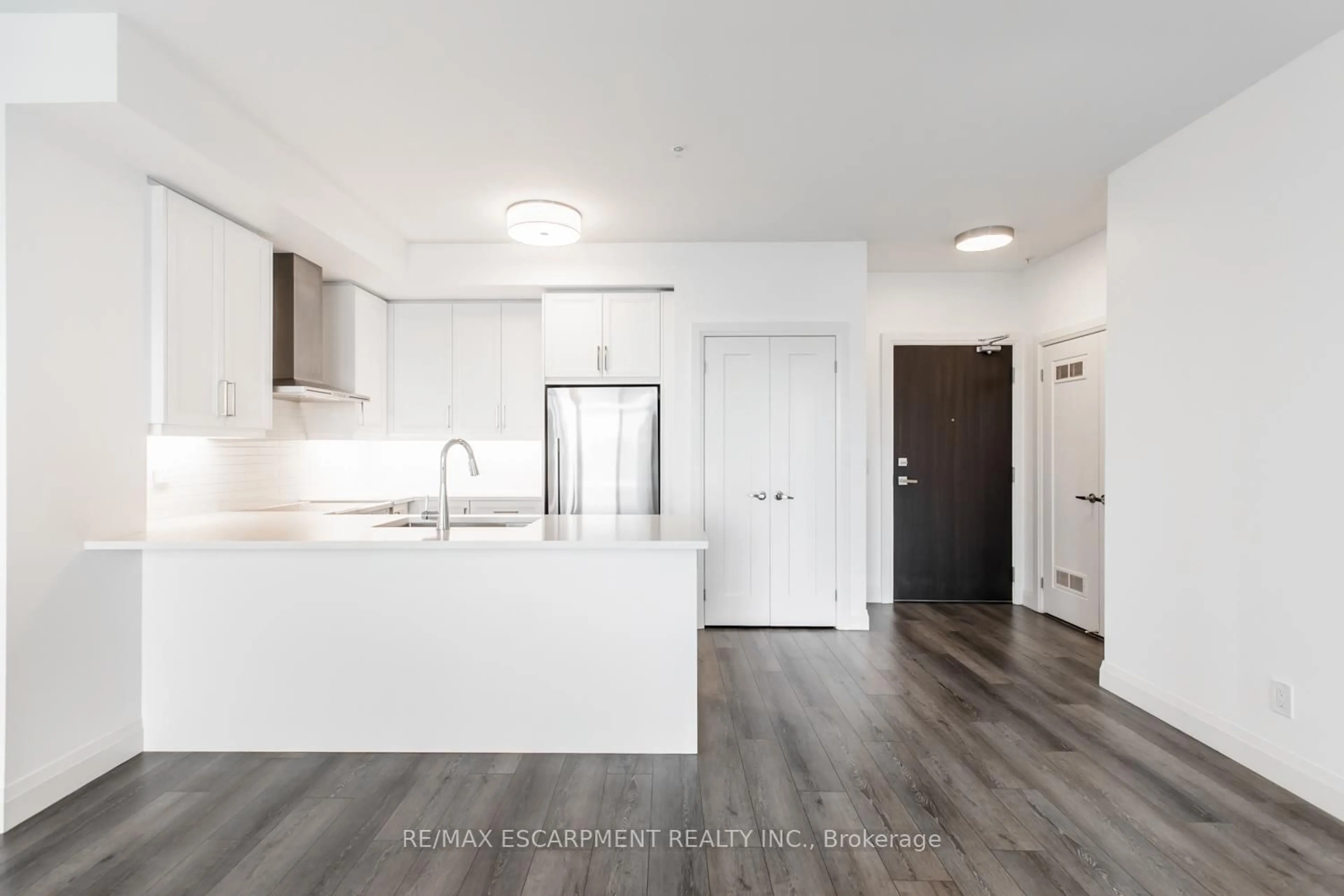 Open concept kitchen, unknown for 500 Brock Ave #906, Burlington Ontario L7S 0A5