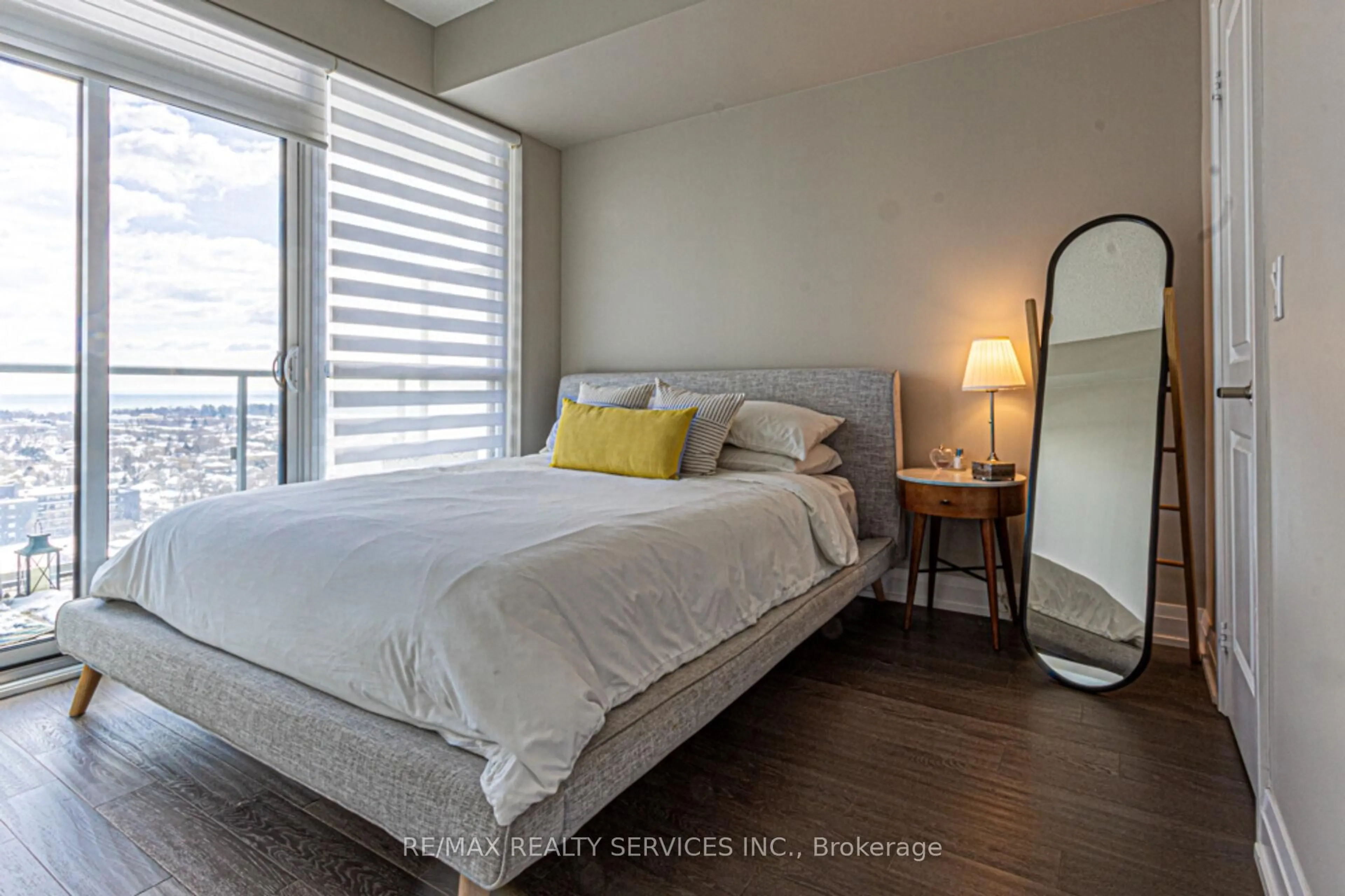 Bedroom with bed, wood/laminate floor for 65 Speers Rd #1507, Oakville Ontario L6K 0J1