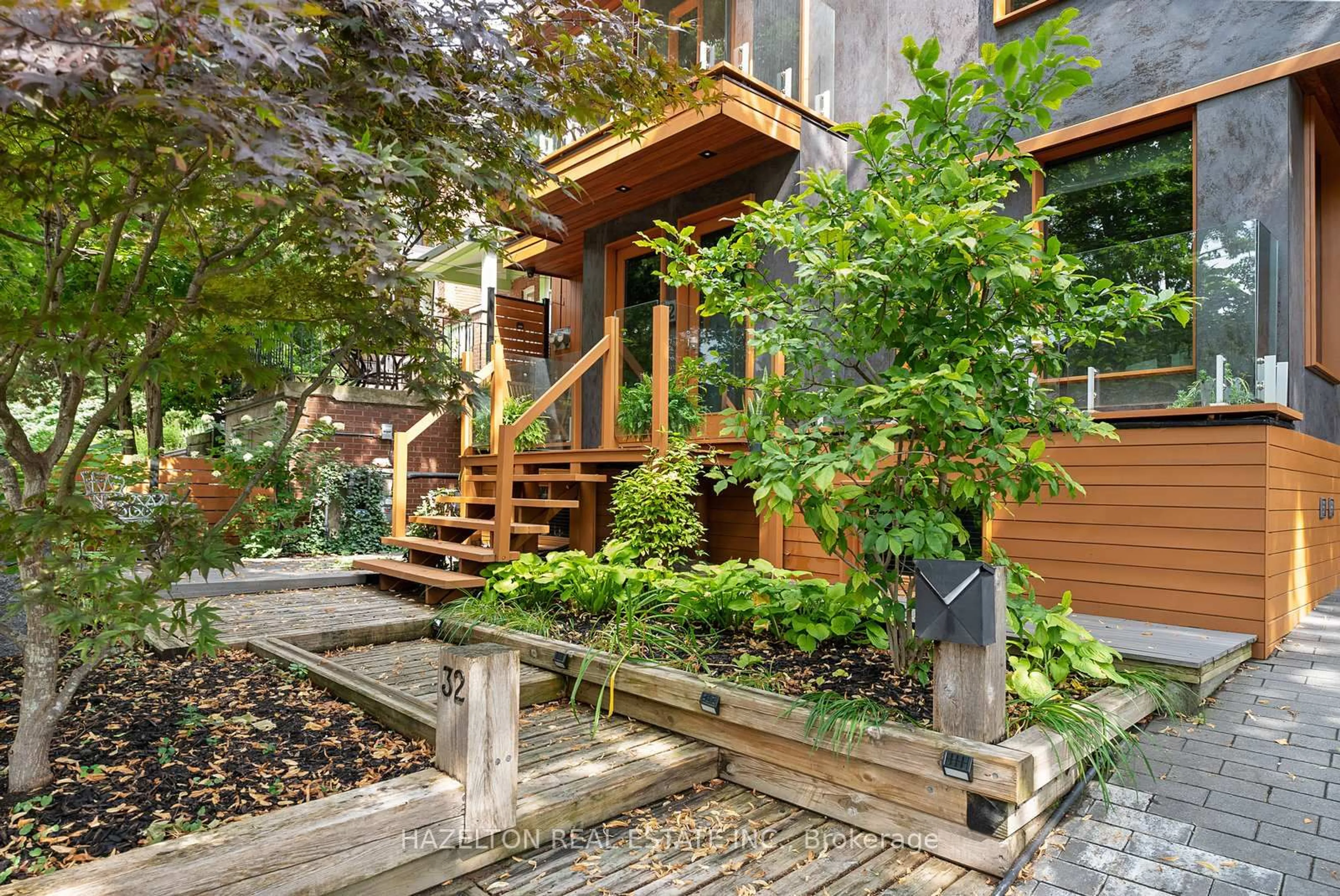 Unknown for 32 Regal Rd, Toronto Ontario M6H 2J7