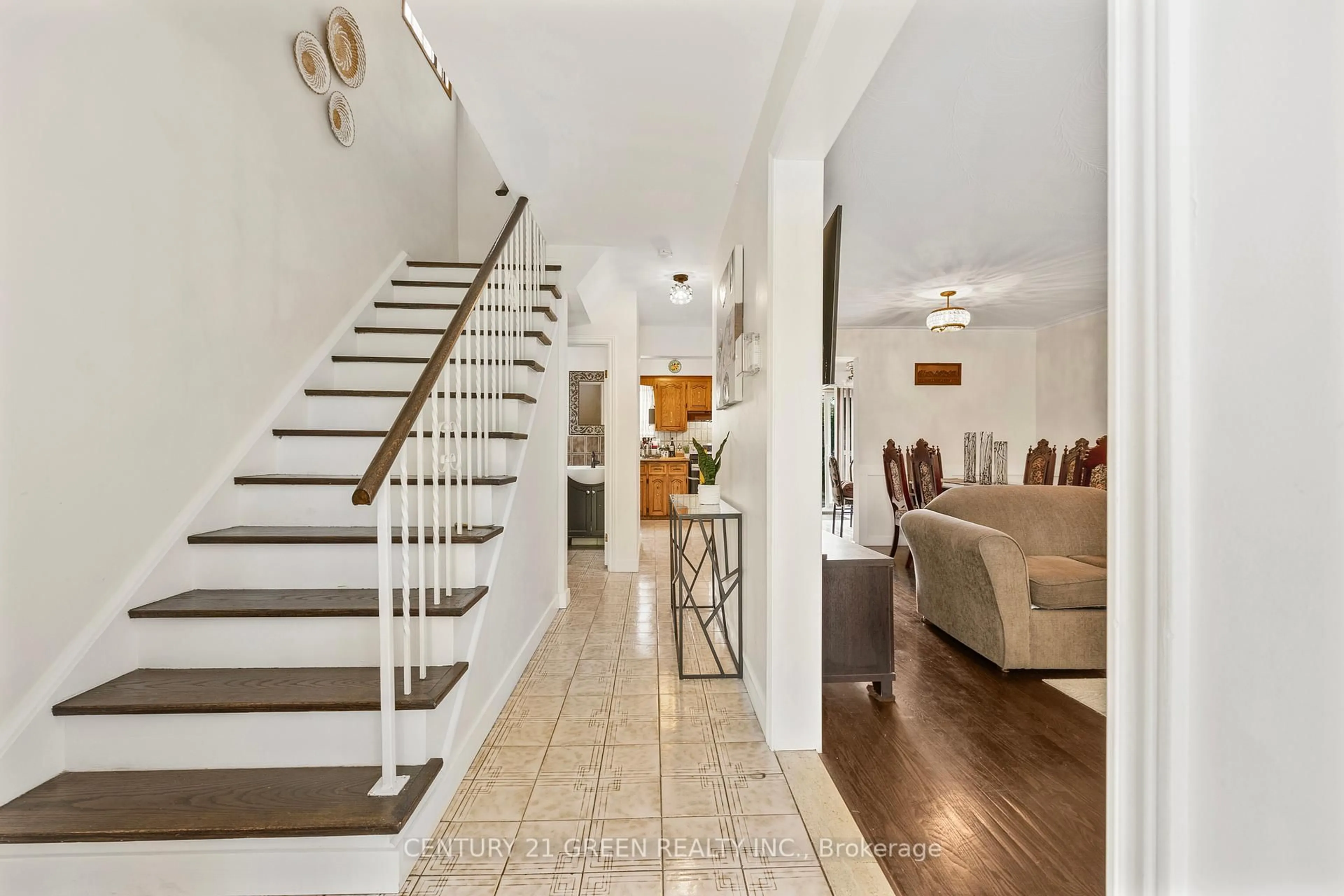 Indoor foyer for 37 Rubydale Gdns, Toronto Ontario M9L 1B8