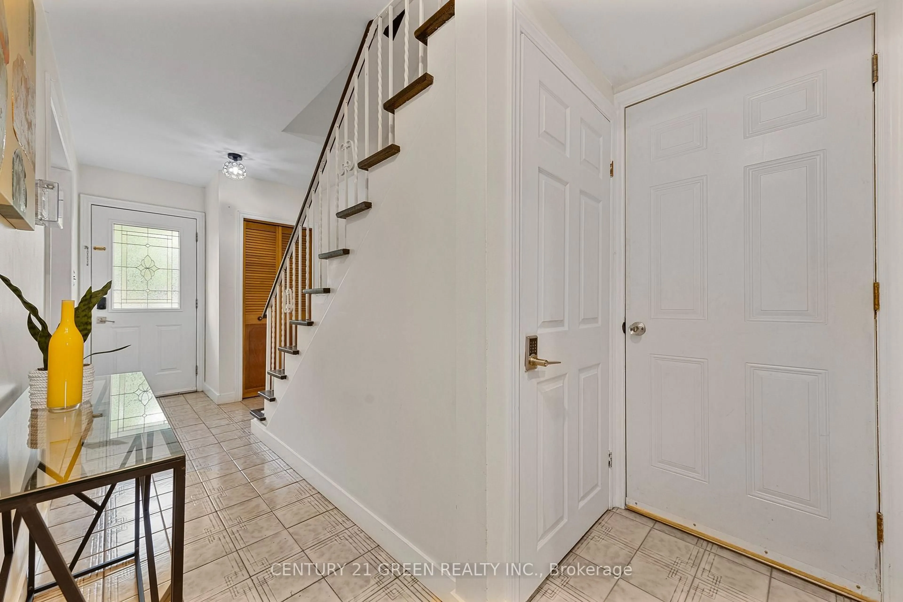 Indoor entryway for 37 Rubydale Gdns, Toronto Ontario M9L 1B8