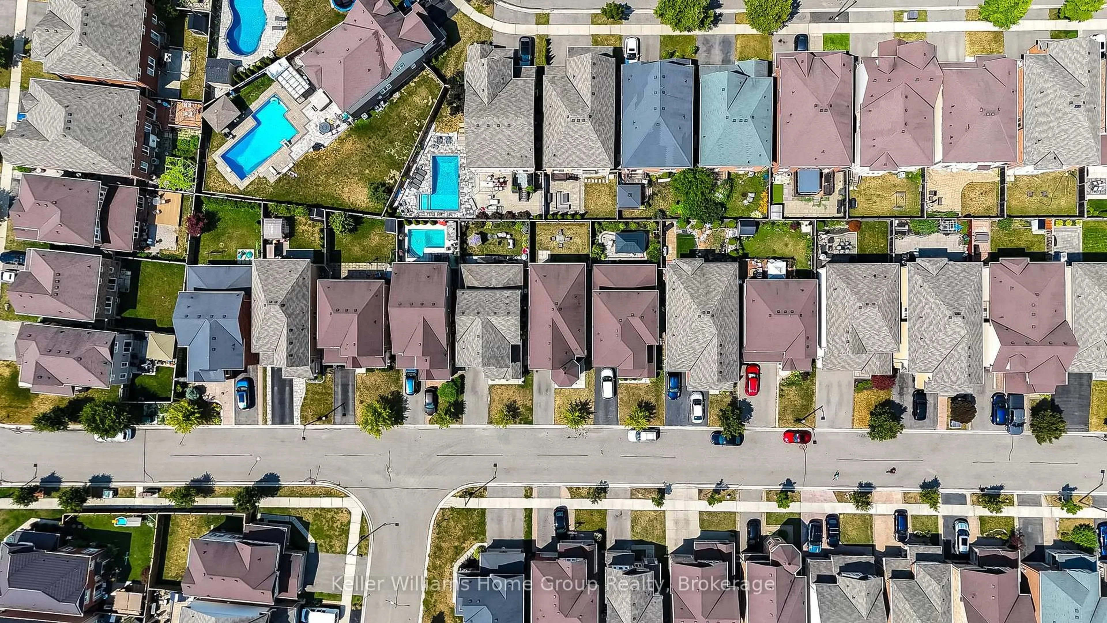 A pic from outside/outdoor area/front of a property/back of a property/a pic from drone, street for 435 Pozbou Cres, Milton Ontario L9T 8H8