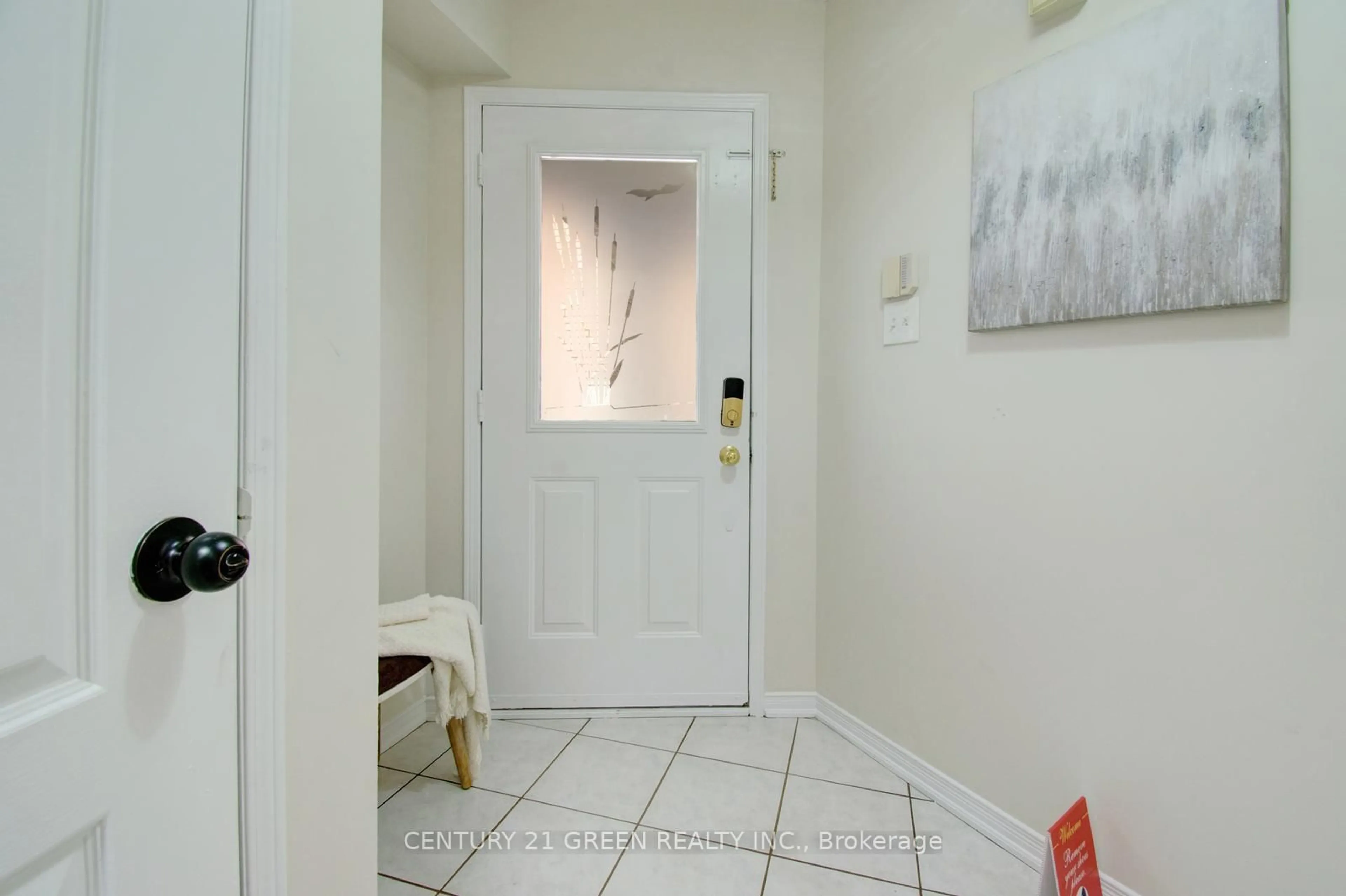 Indoor entryway for 26 Oatfield Rd, Brampton Ontario L6R 1X7