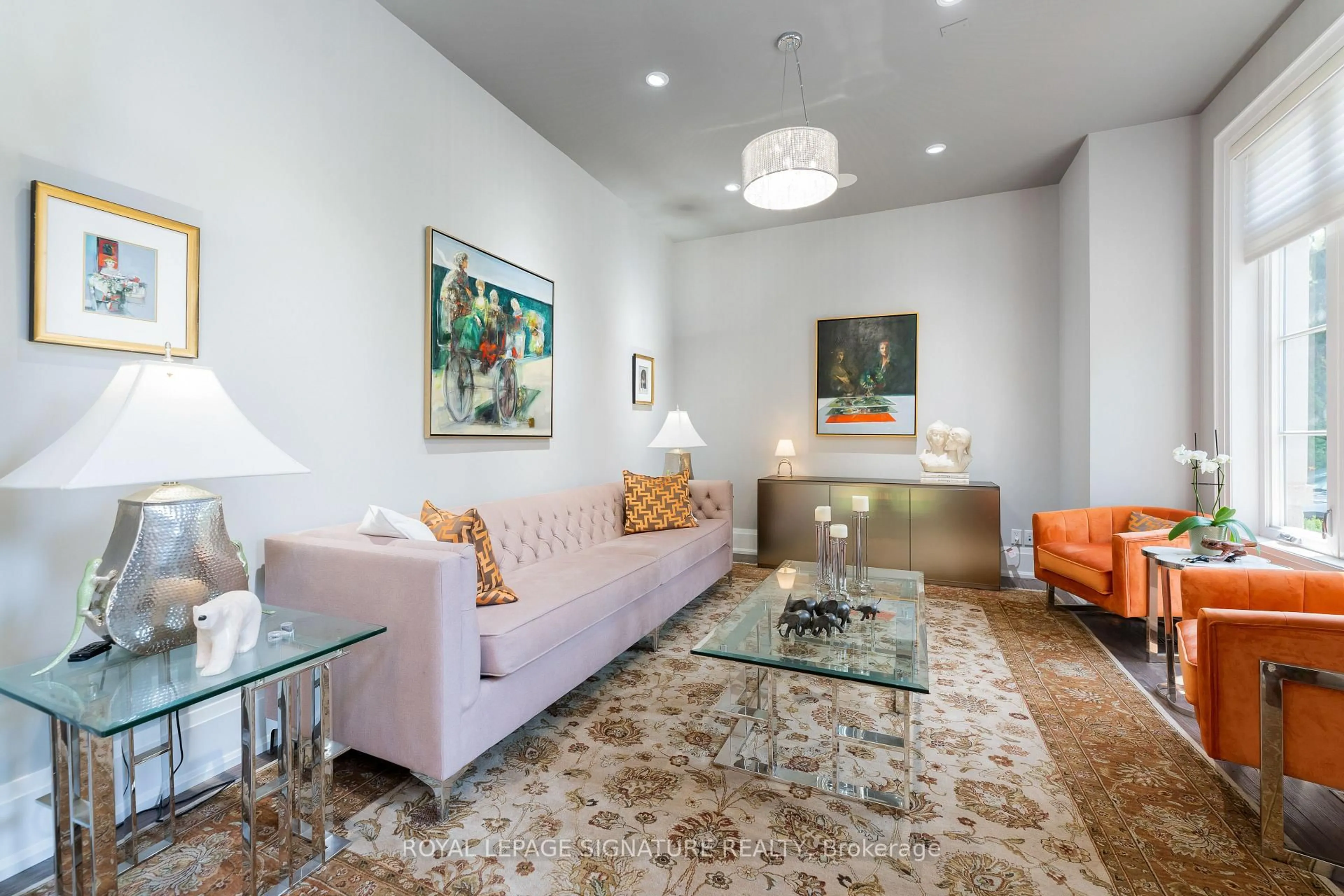 Living room with furniture, unknown for 1449 Crescent Rd, Mississauga Ontario L5H 1P5