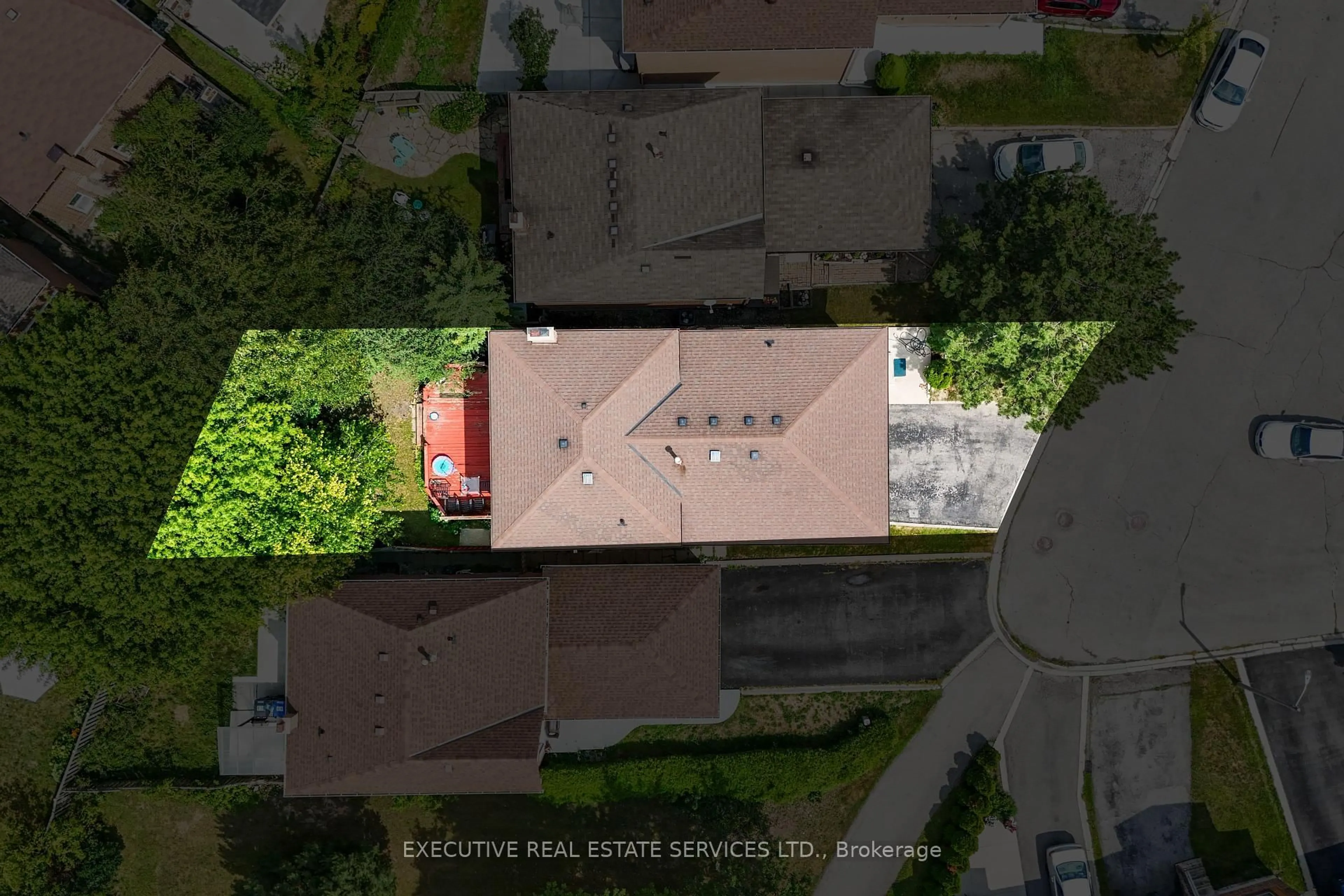 A pic from outside/outdoor area/front of a property/back of a property/a pic from drone, street for 14 Albermarle Crt, Brampton Ontario L6Z 1R4