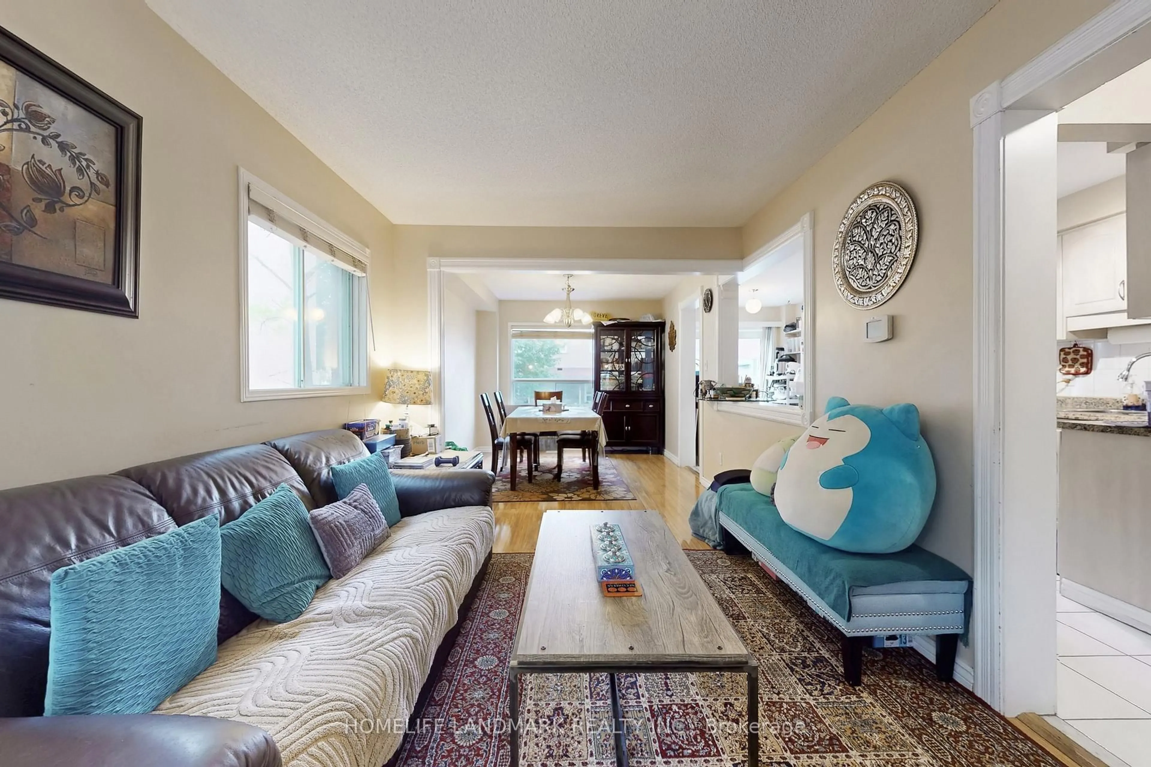 Living room with furniture, unknown for 5467 Bullrush Dr, Mississauga Ontario L5V 1Z1