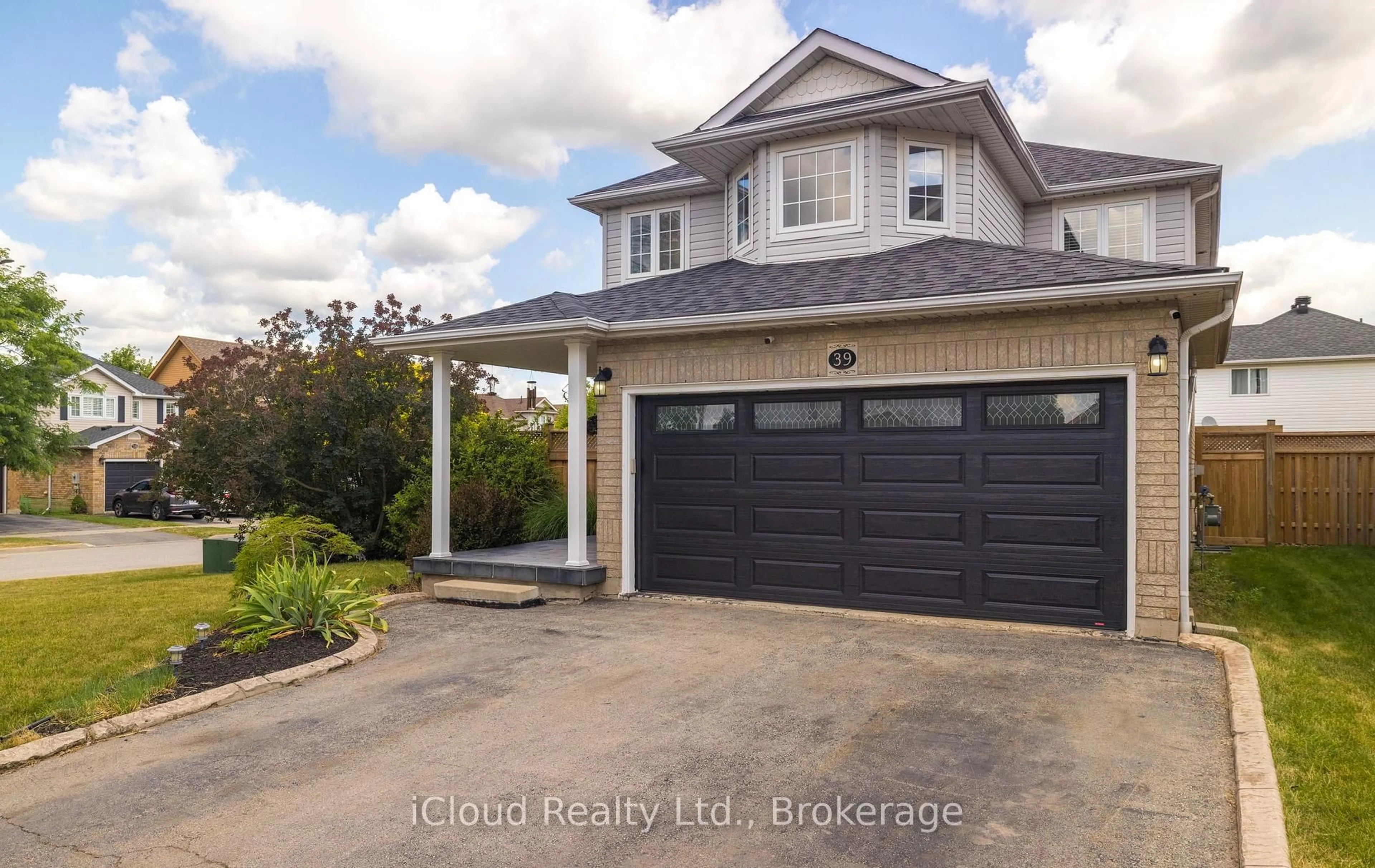 Indoor garage for 39 Beardmore Cres, Halton Hills Ontario L7J 2Z1