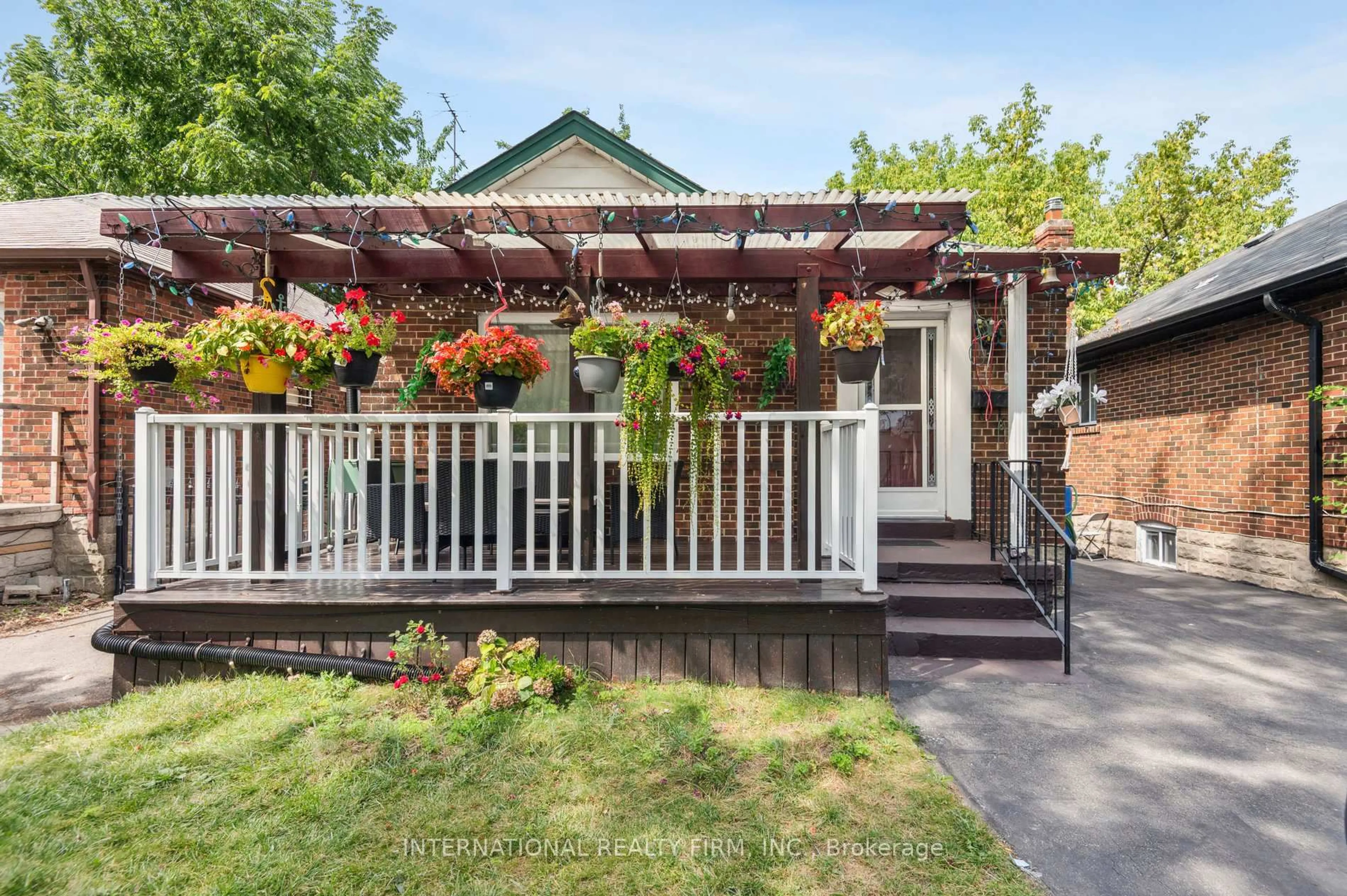 Patio, street for 1982 Lawrence Ave, Toronto Ontario M9N 1H4