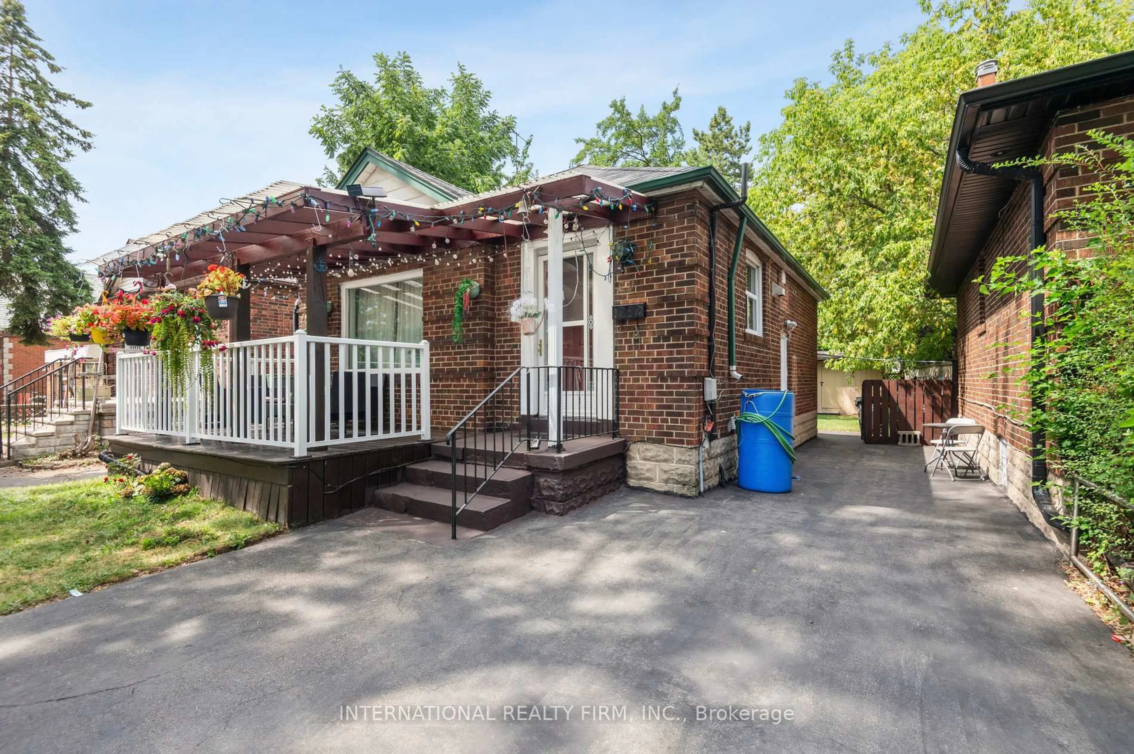 Unknown for 1982 Lawrence Ave, Toronto Ontario M9N 1H4
