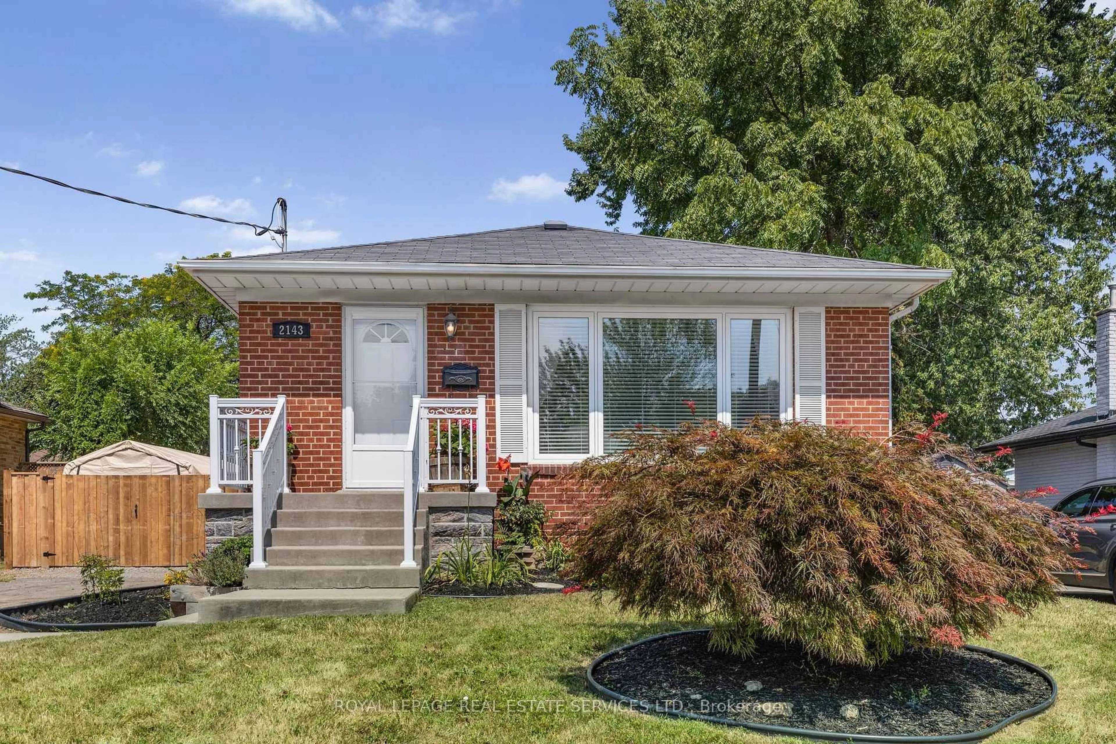 Home with brick exterior material, street for 2143 Mountainside Dr, Burlington Ontario L7P 1B3
