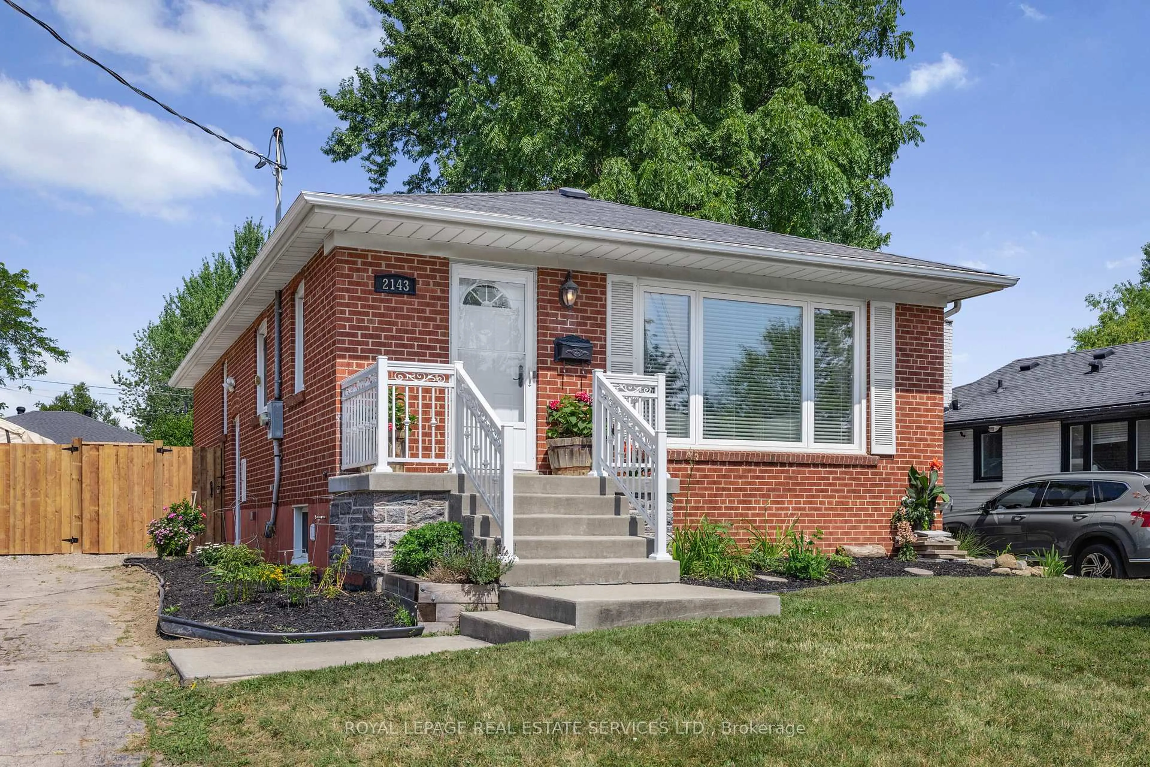 Home with brick exterior material, street for 2143 Mountainside Dr, Burlington Ontario L7P 1B3