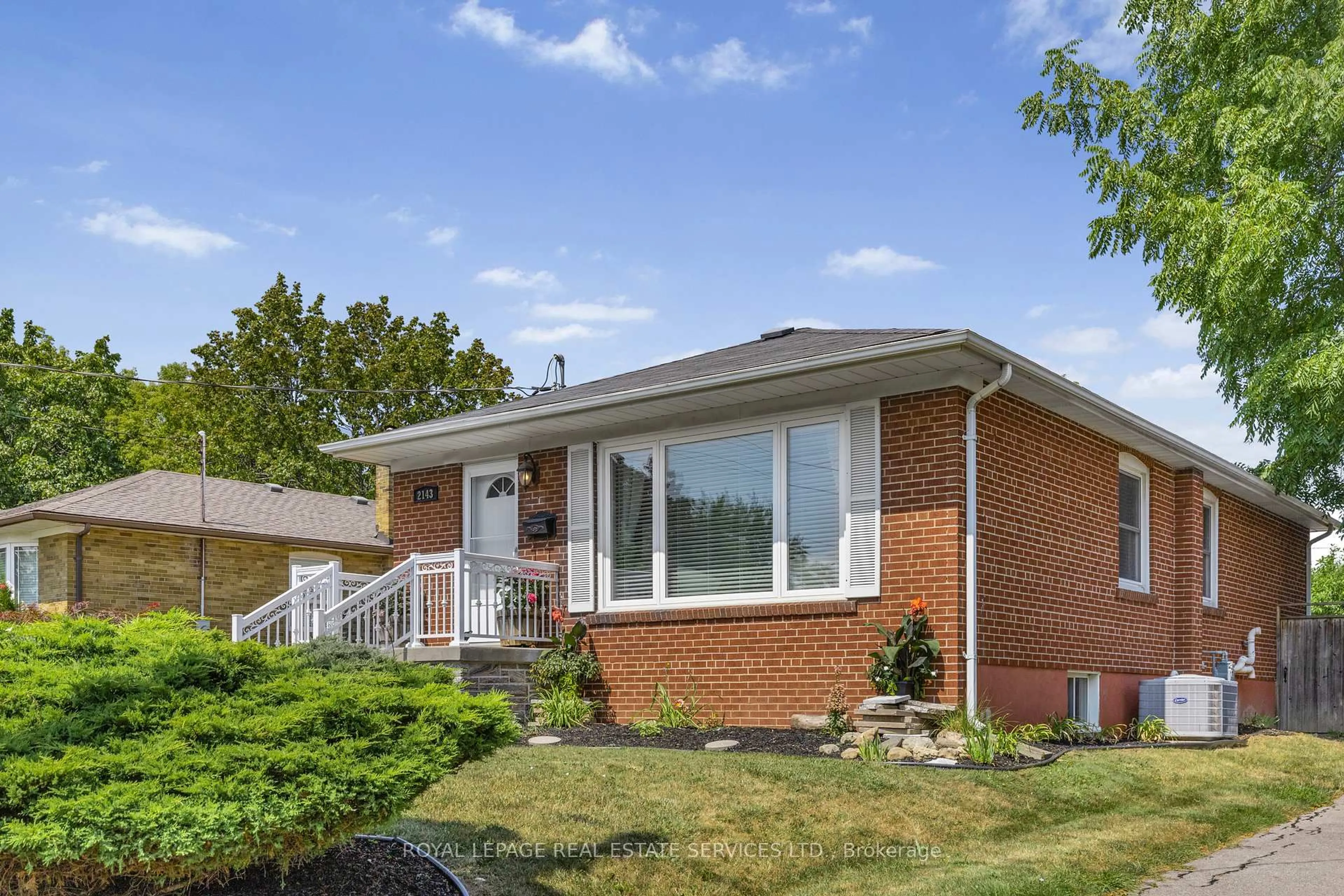 Home with brick exterior material, street for 2143 Mountainside Dr, Burlington Ontario L7P 1B3