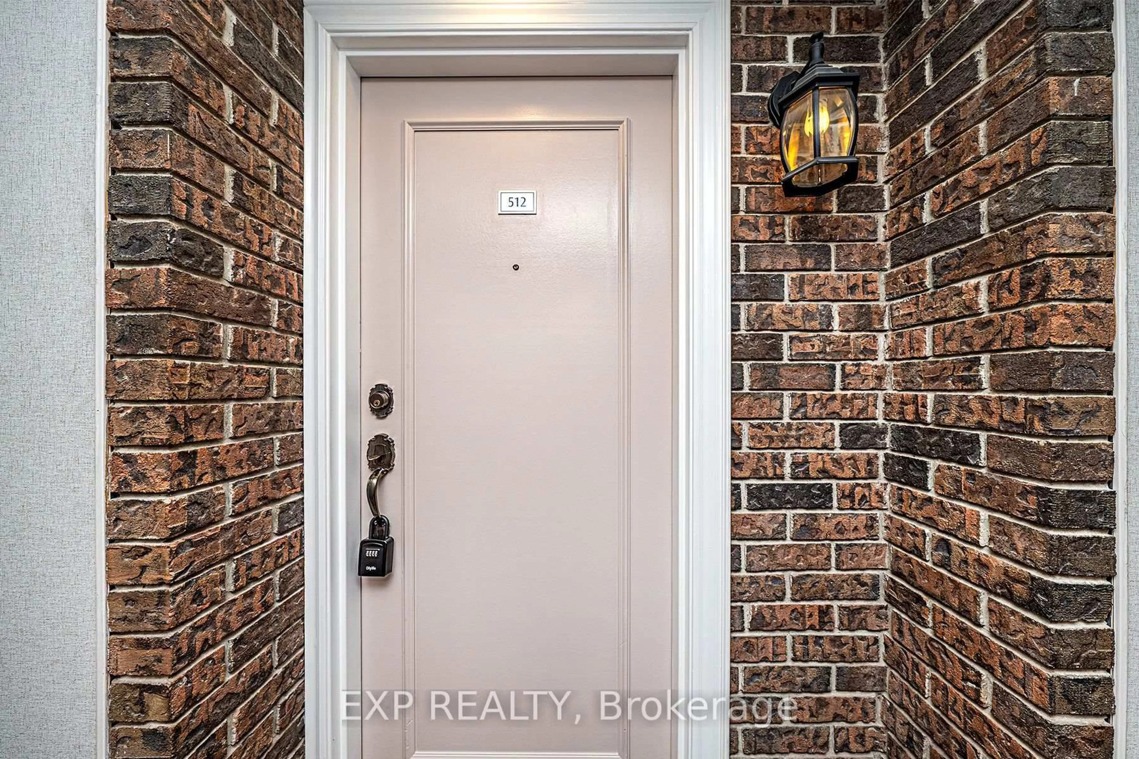 Indoor entryway for 3 Lisa St #512, Brampton Ontario L6T 4A2