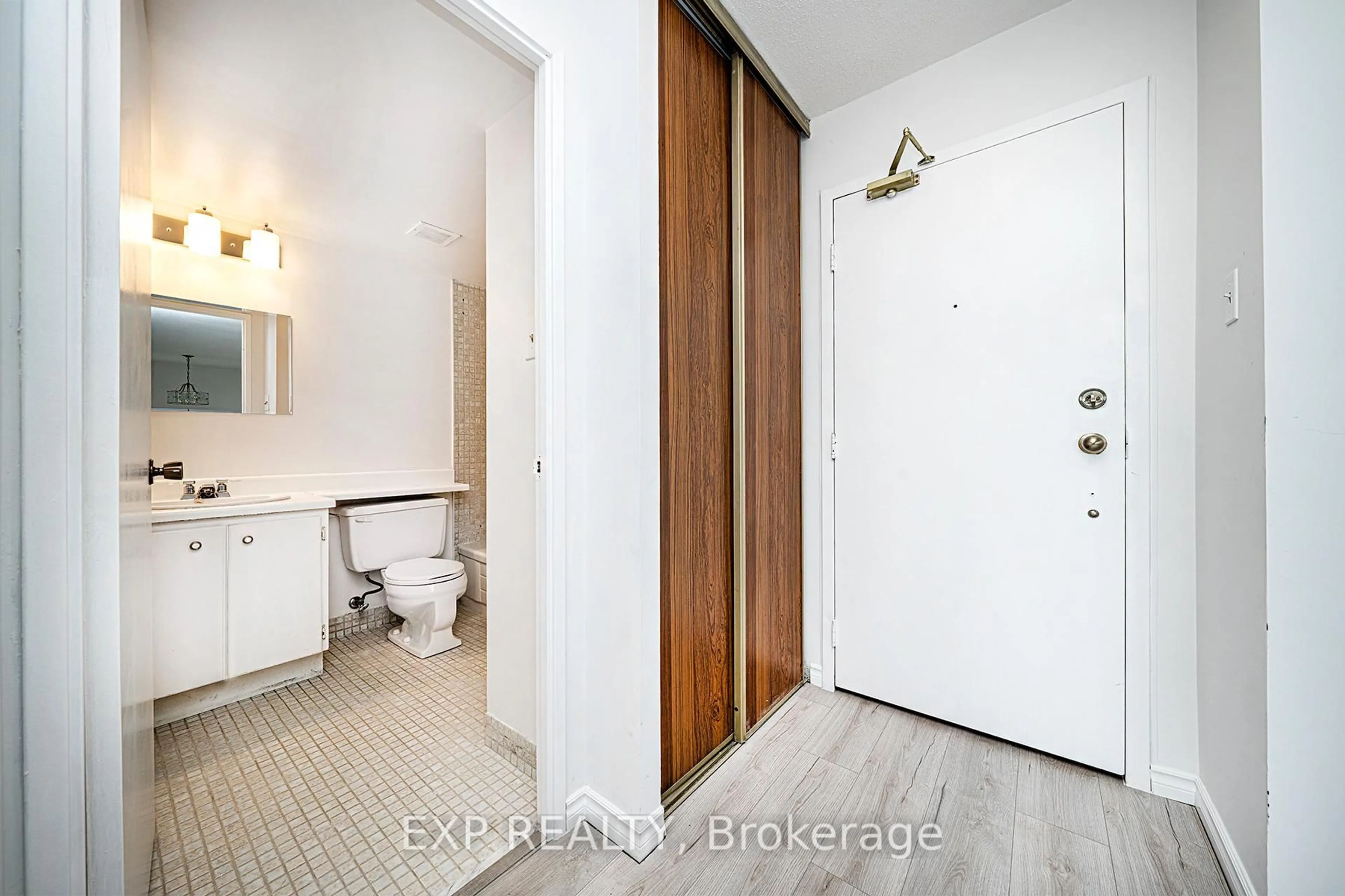 Indoor entryway for 3 Lisa St #512, Brampton Ontario L6T 4A2