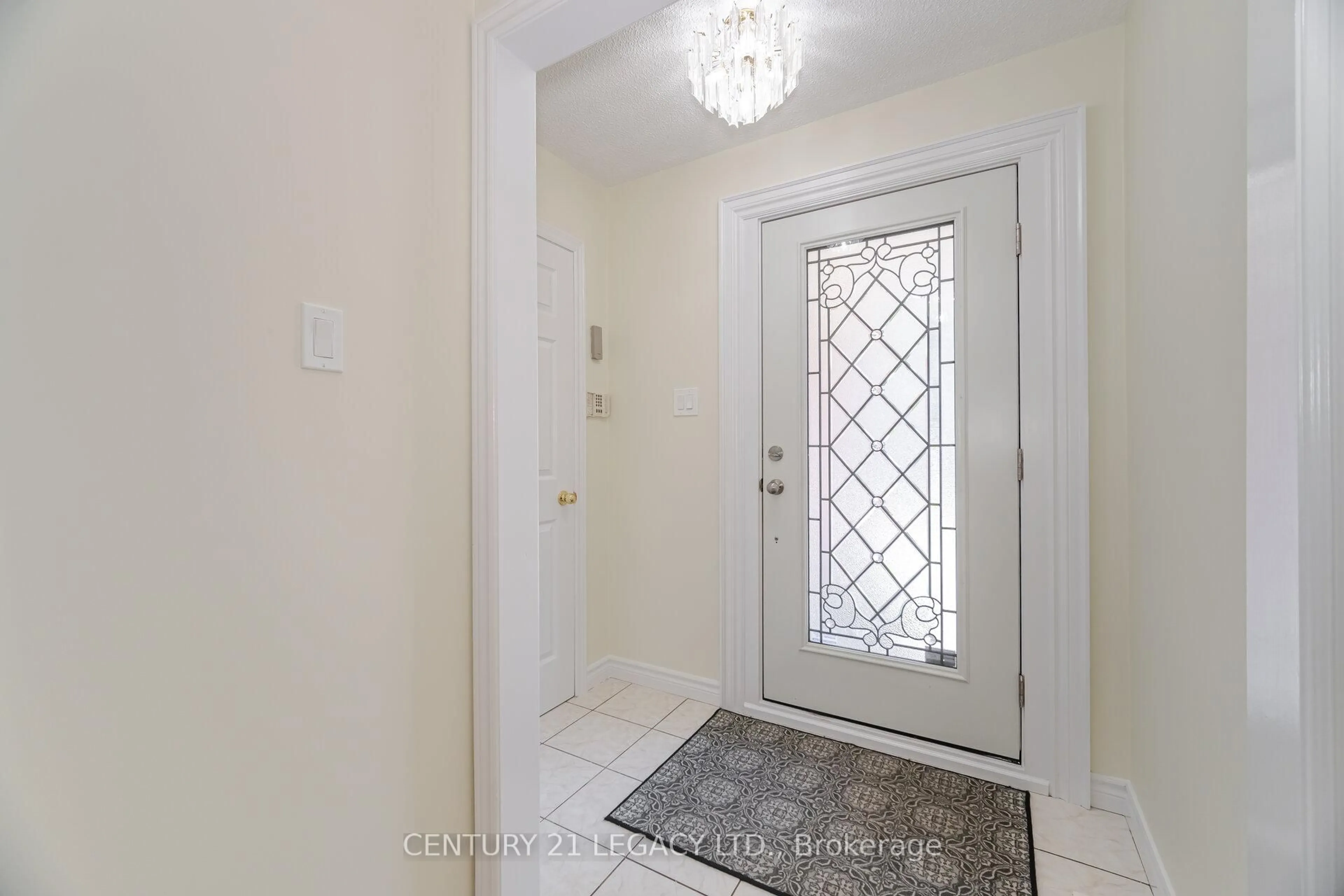 Indoor entryway for 3182 Bracknell Cres, Mississauga Ontario L5N 4W4