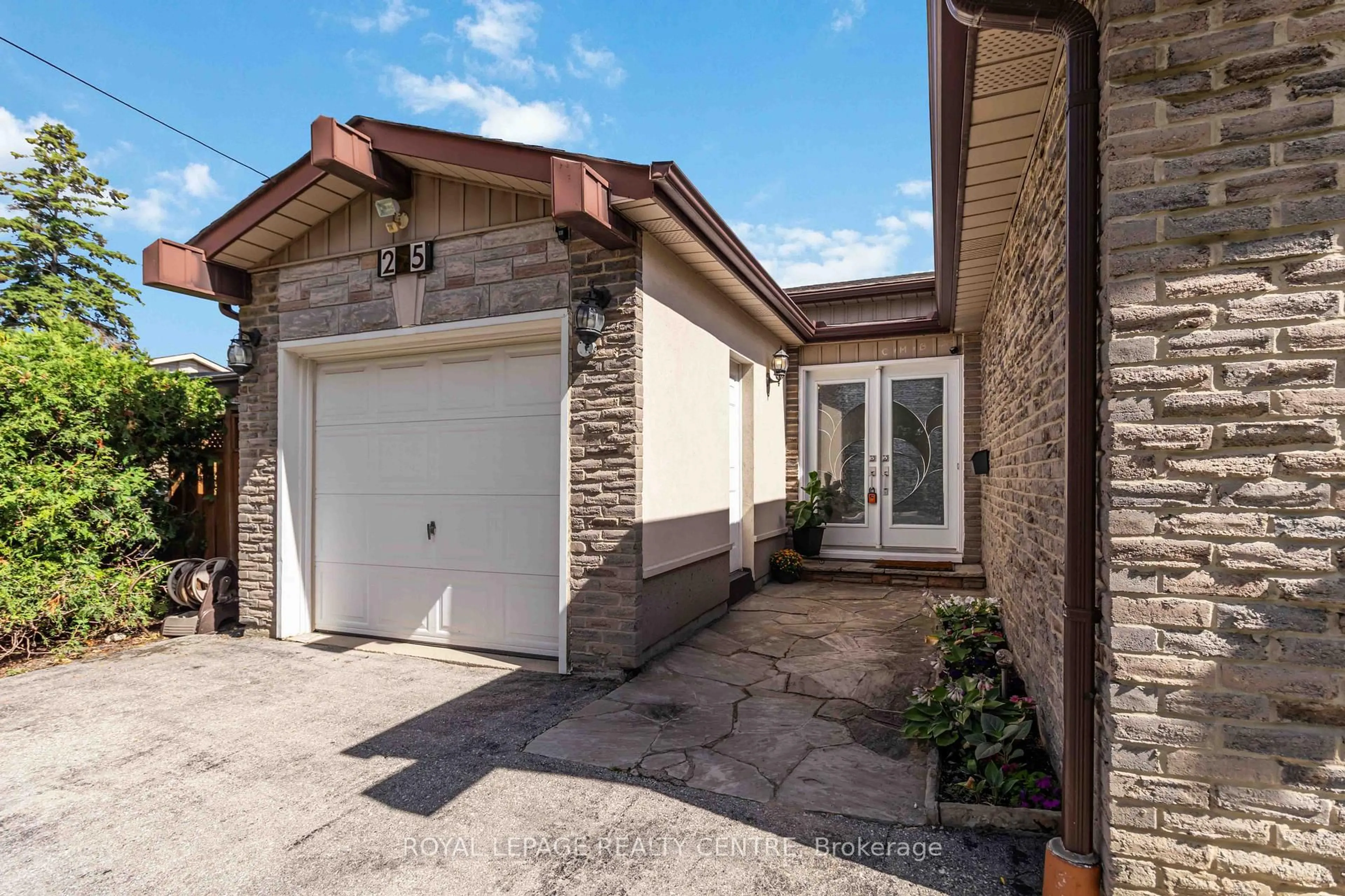 Unknown for 275 Kristin Grve, Mississauga Ontario L5A 3E7