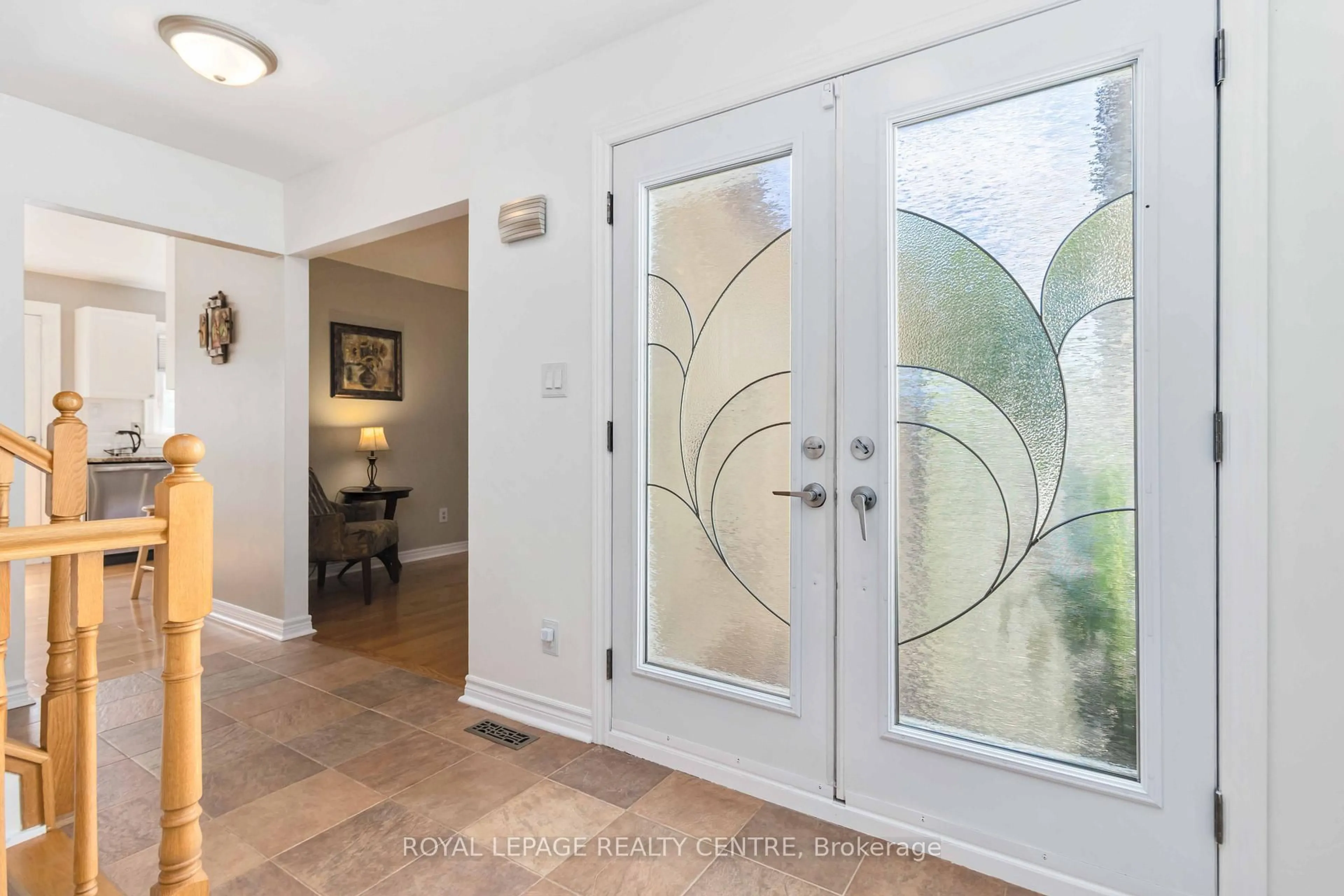 Indoor entryway for 275 Kristin Grve, Mississauga Ontario L5A 3E7