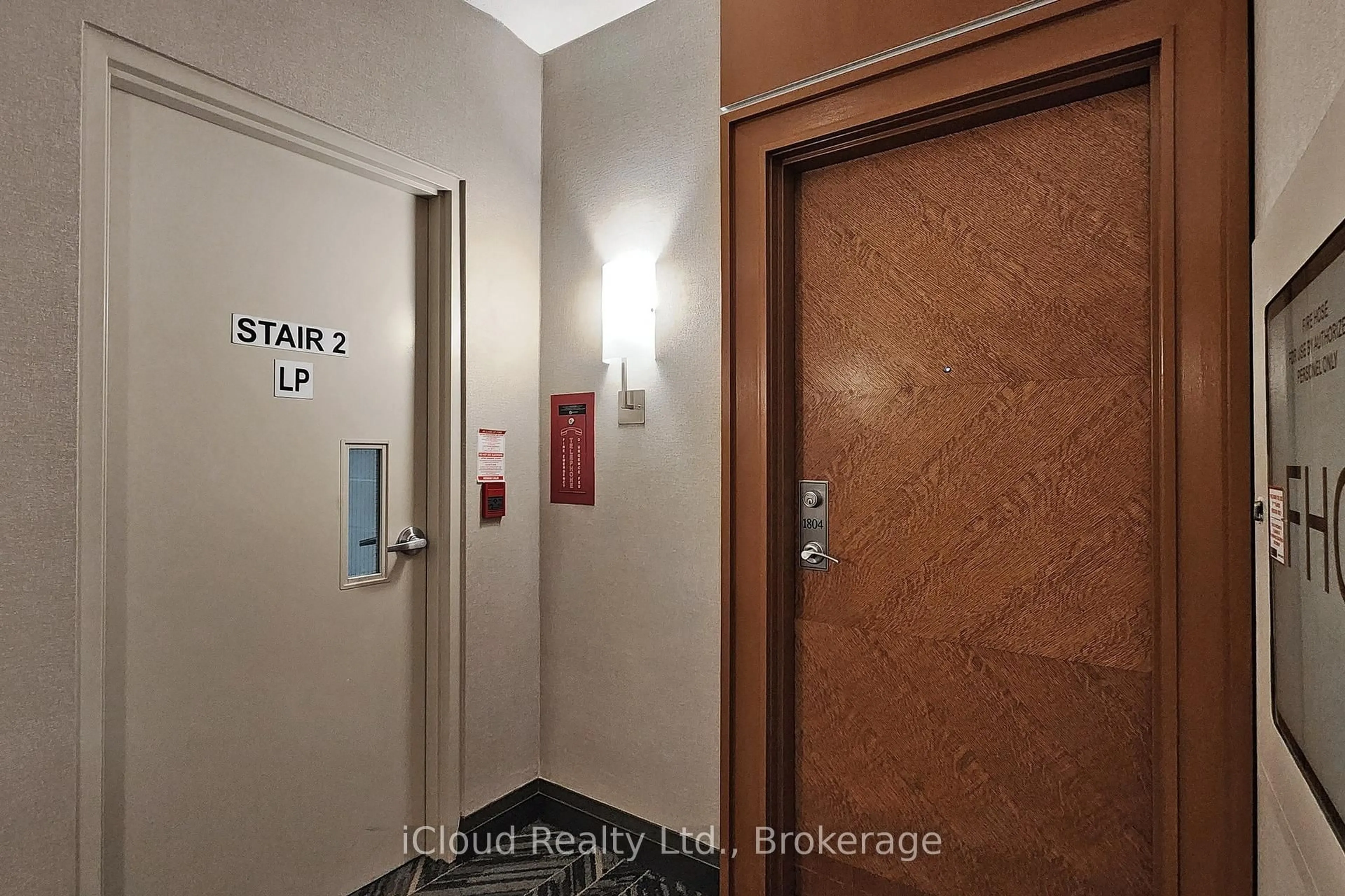 Indoor entryway for 70 High Park Ave #1804, Toronto Ontario M6P 1A1