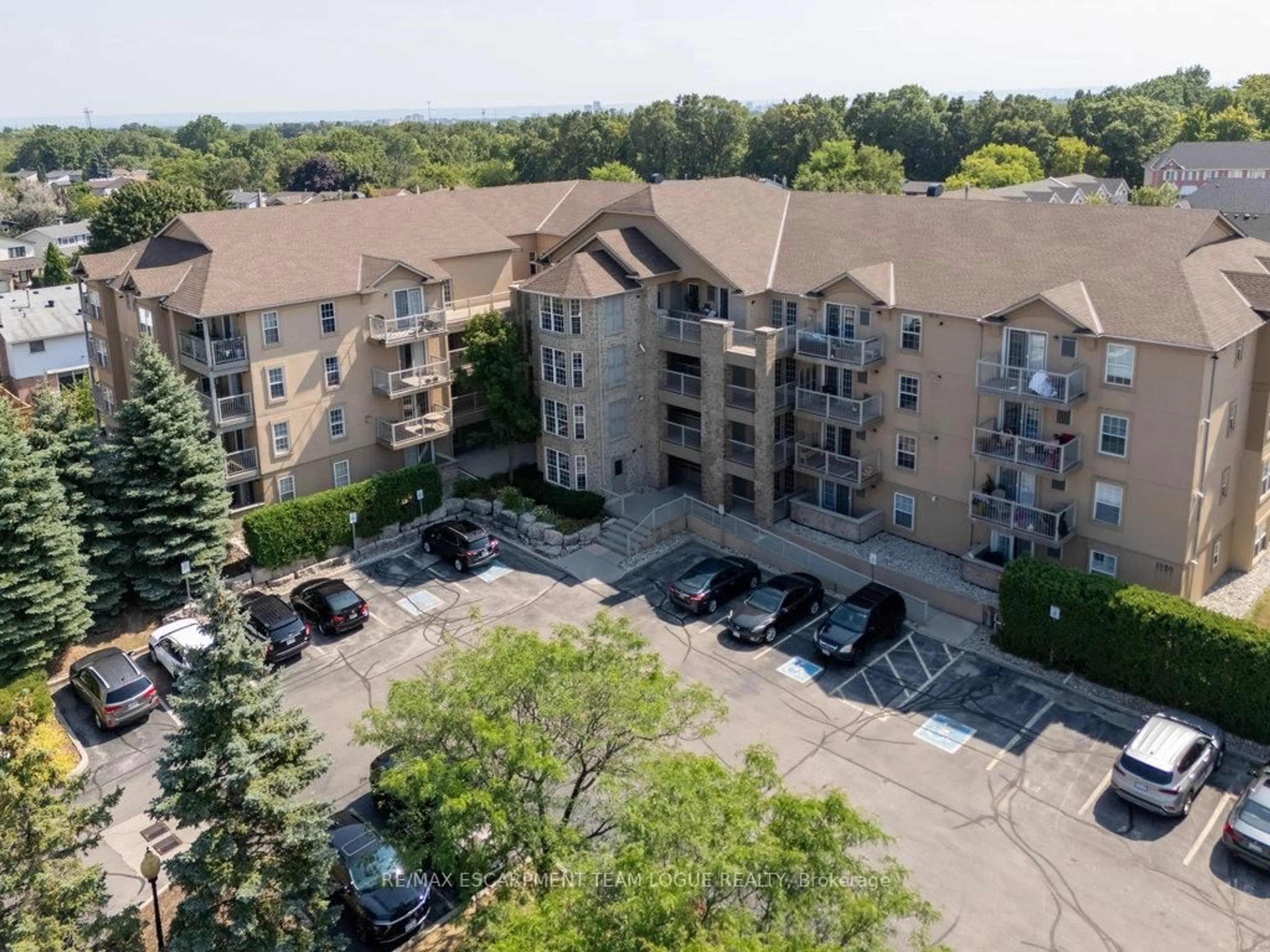 A pic from outside/outdoor area/front of a property/back of a property/a pic from drone, unknown for 1820 Walker's Line #411, Burlington Ontario L7M 4V4