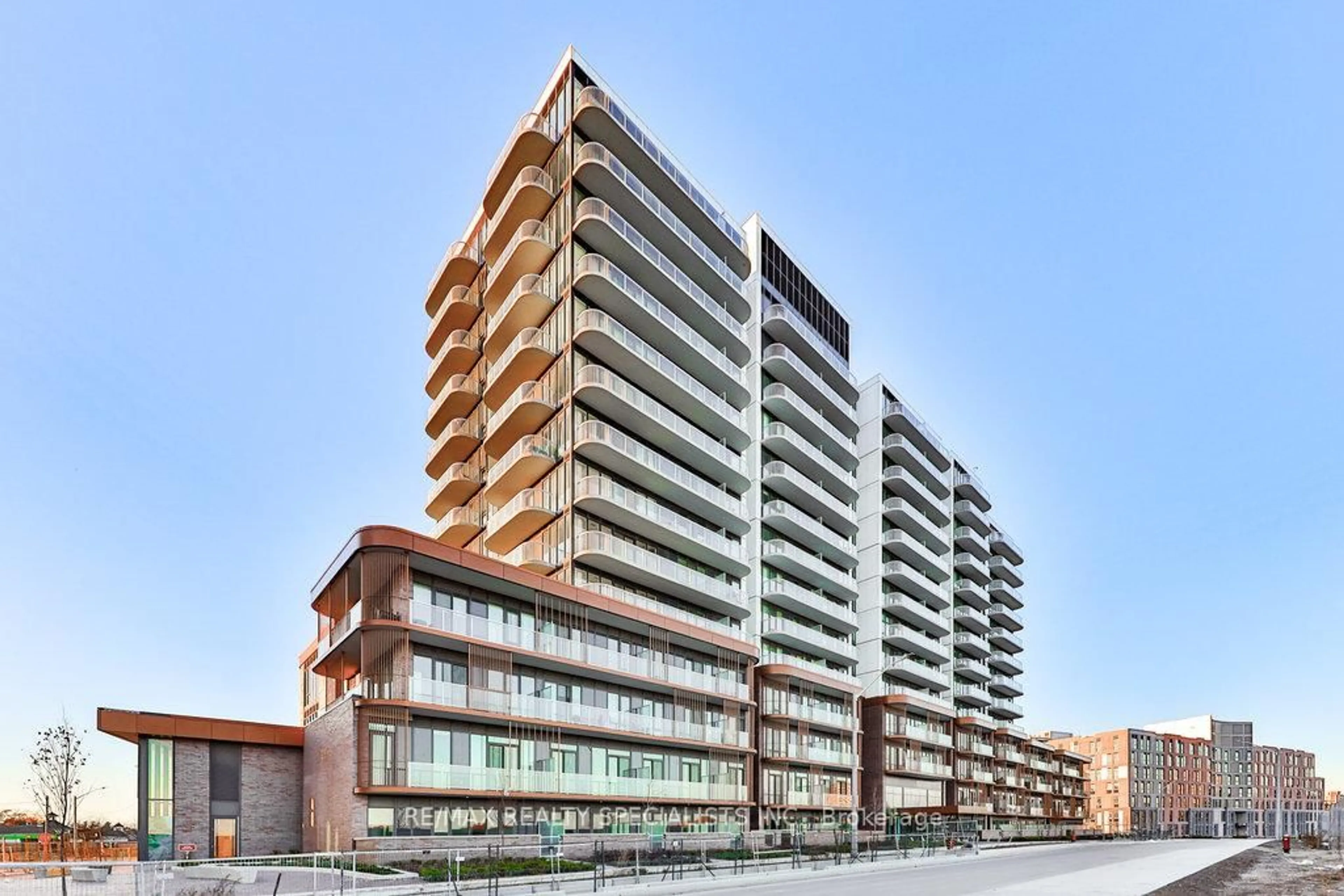 Unknown for 220 Missinnihe Way #312, Mississauga Ontario L5H 0A9