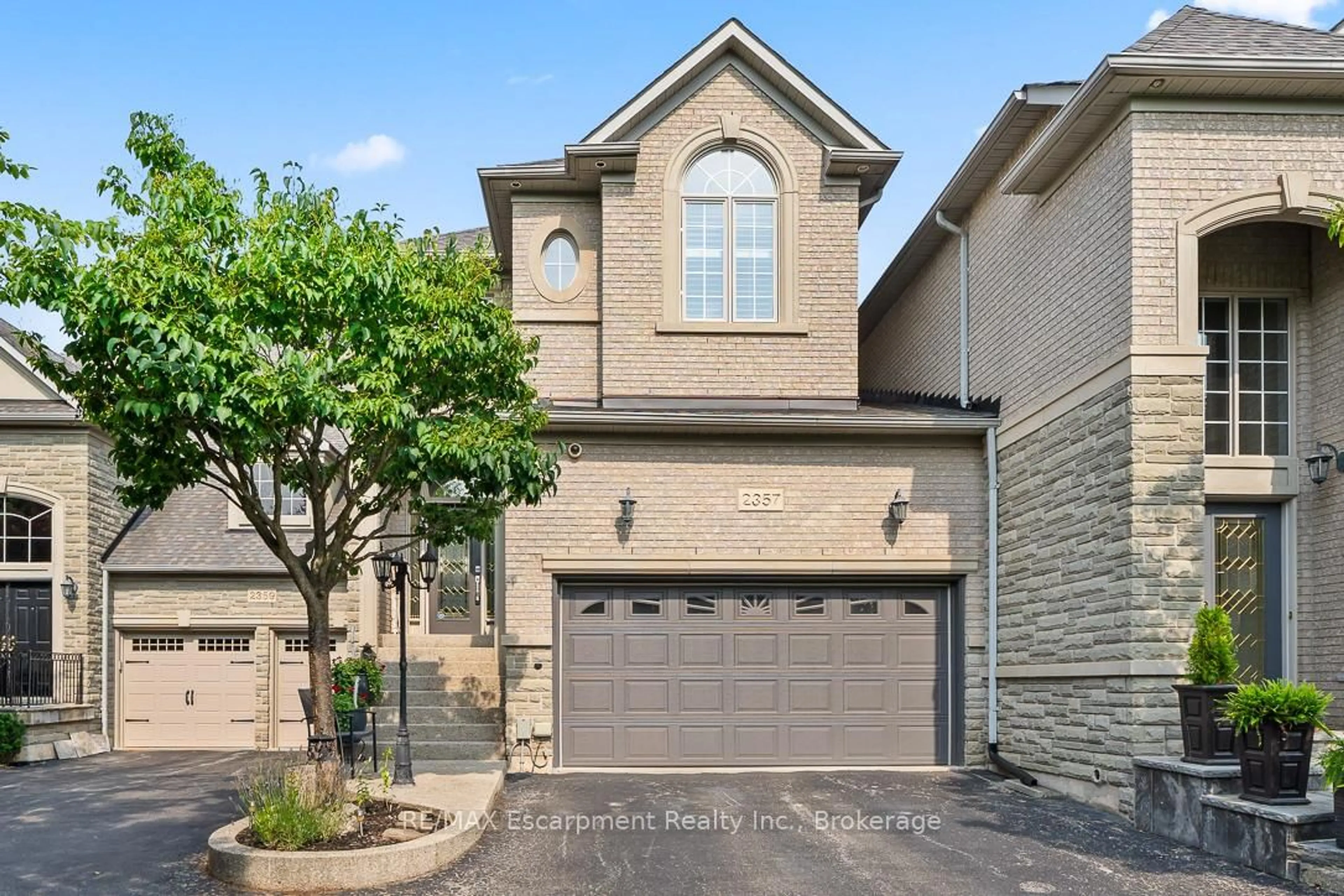 Home with brick exterior material, street for 2357 WOODFIELD Rd, Oakville Ontario L6H 6Y6