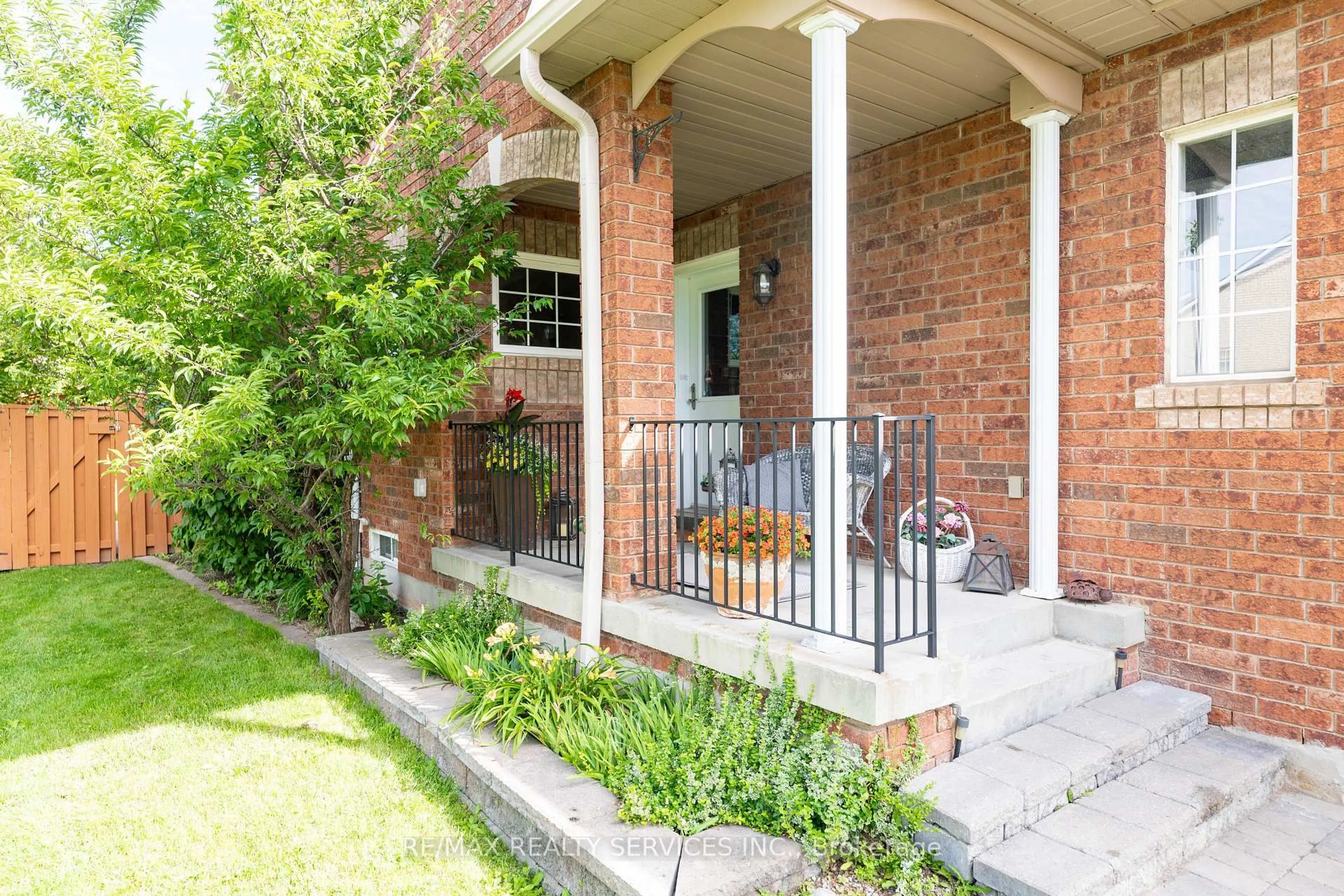 Home with brick exterior material, street for 1 Daisy Crt, Brampton Ontario L7A 1J8