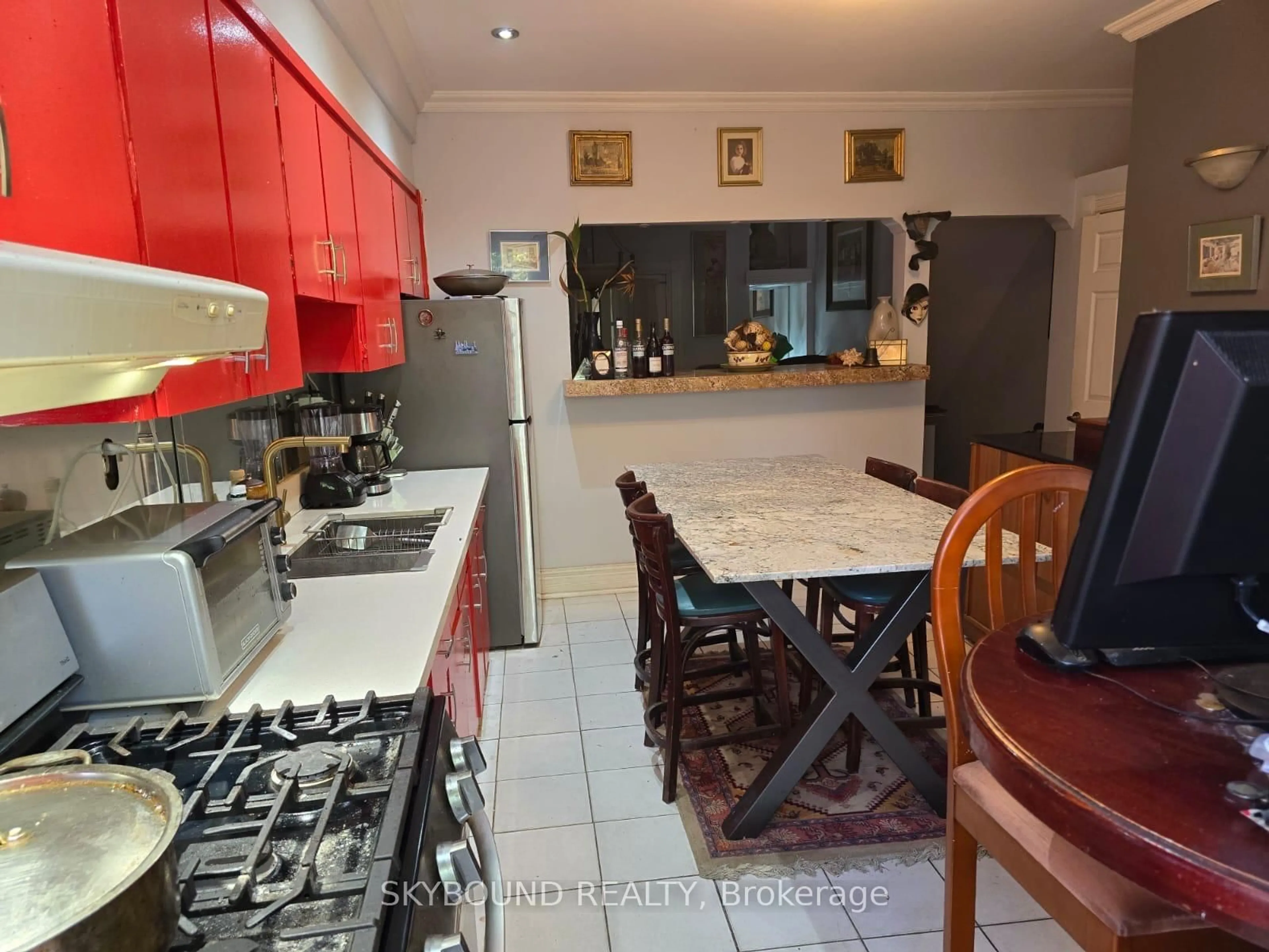Standard kitchen, unknown for 837 Gladstone Ave, Toronto Ontario M6H 3J7
