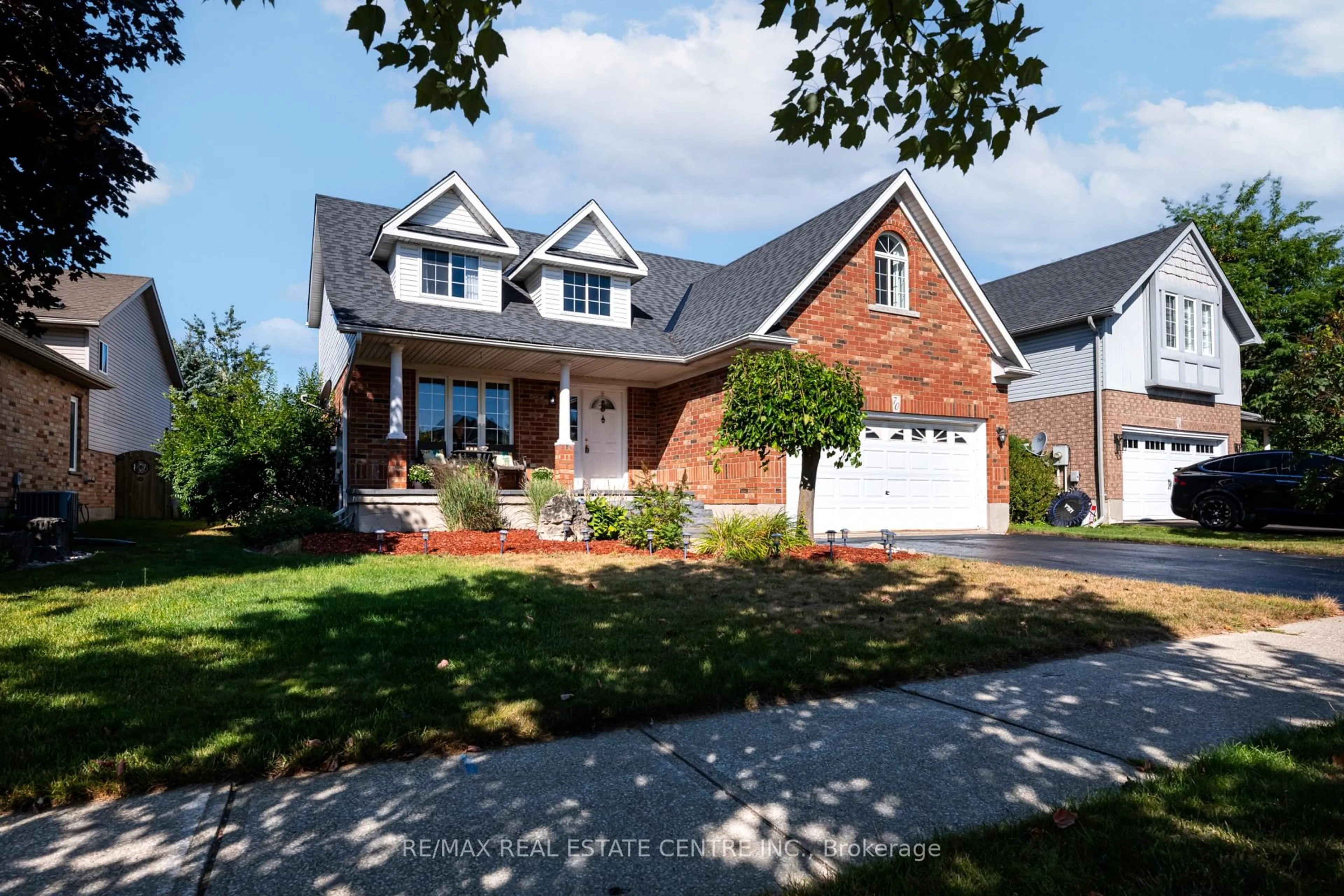 Home with brick exterior material, street for 70 Hunter Rd, Orangeville Ontario L9W 5C5