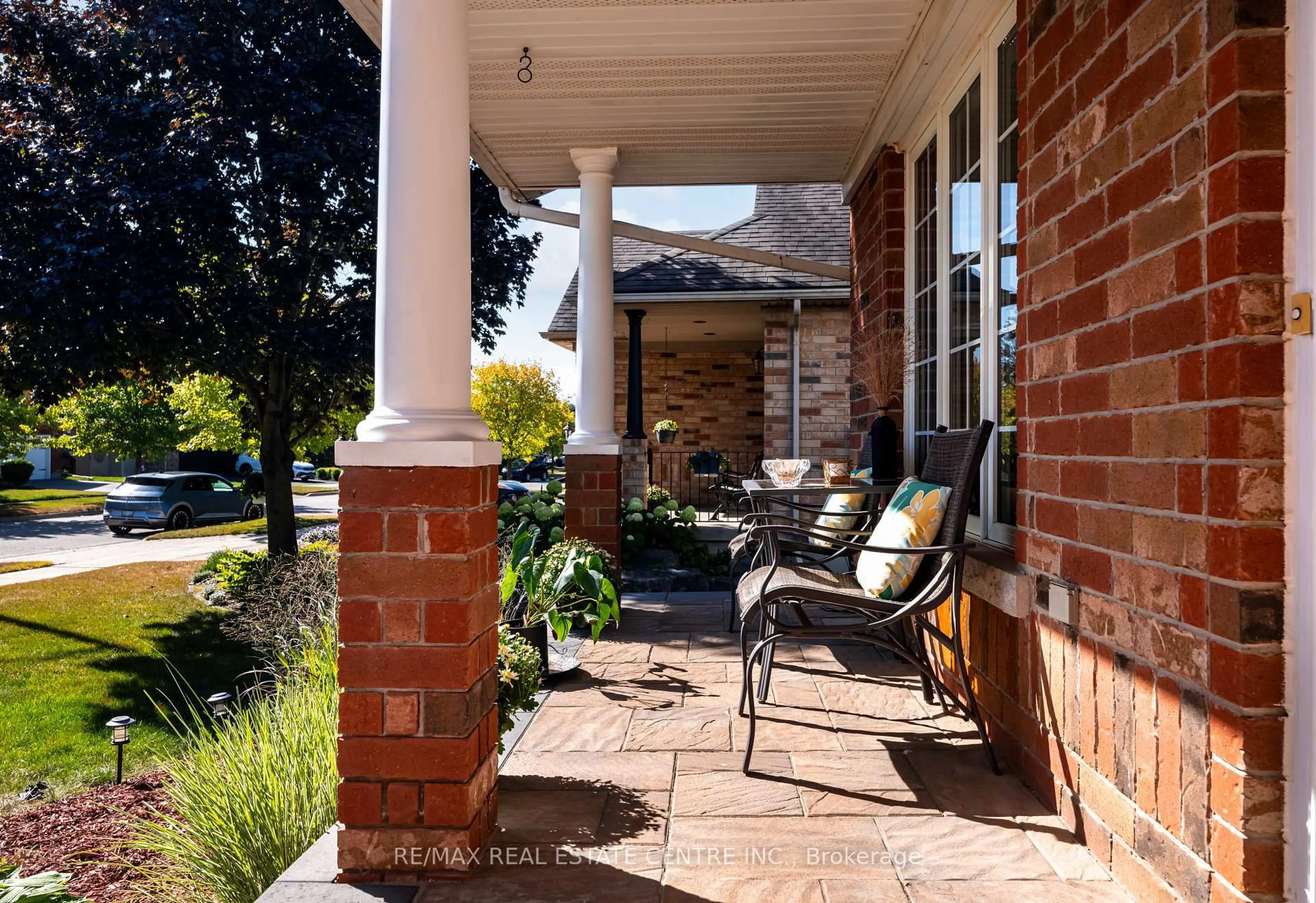 Patio, street for 70 Hunter Rd, Orangeville Ontario L9W 5C5