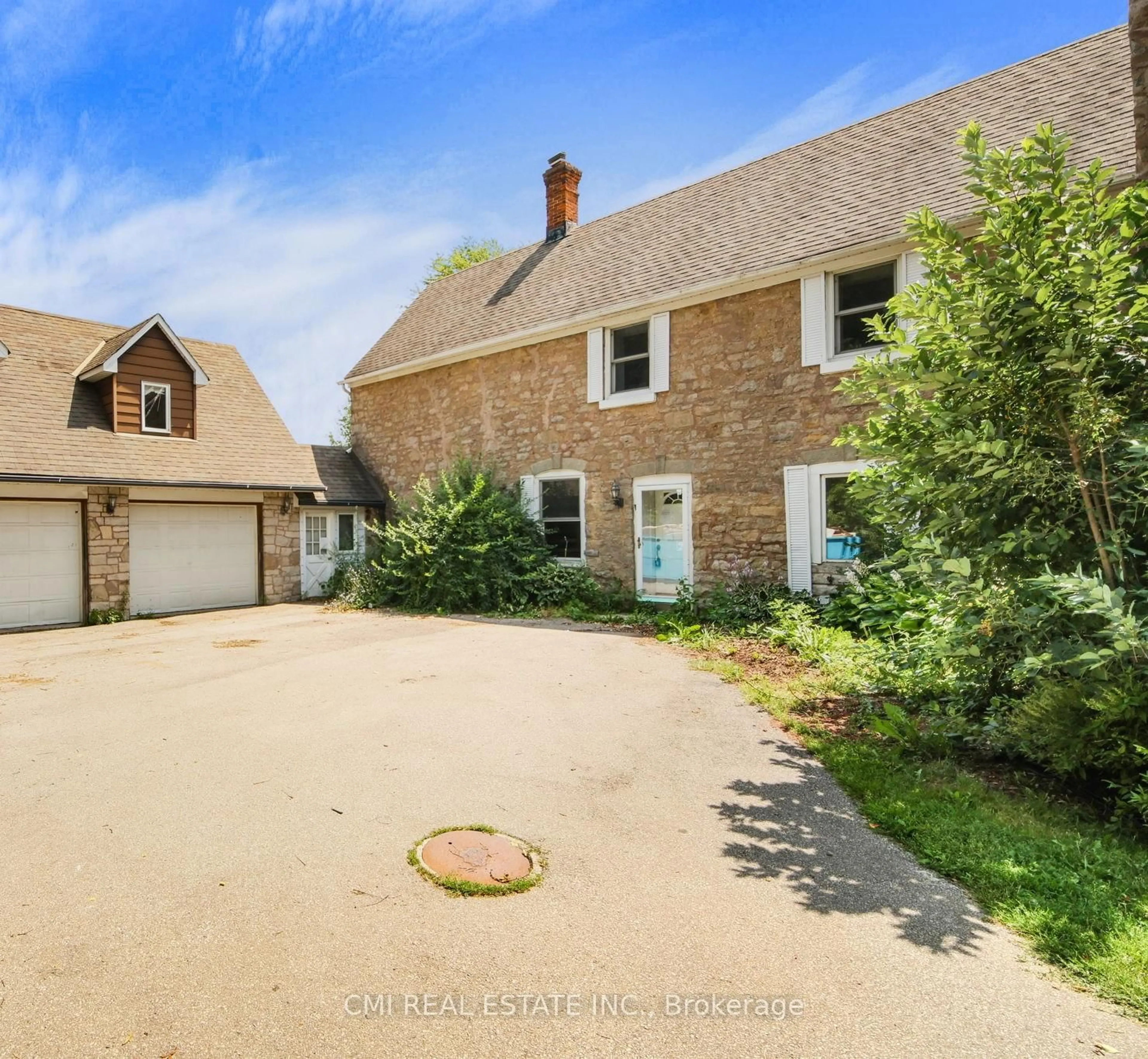 A pic from outside/outdoor area/front of a property/back of a property/a pic from drone, street for 4143 Cedar Springs Rd, Burlington Ontario L7P 0P6