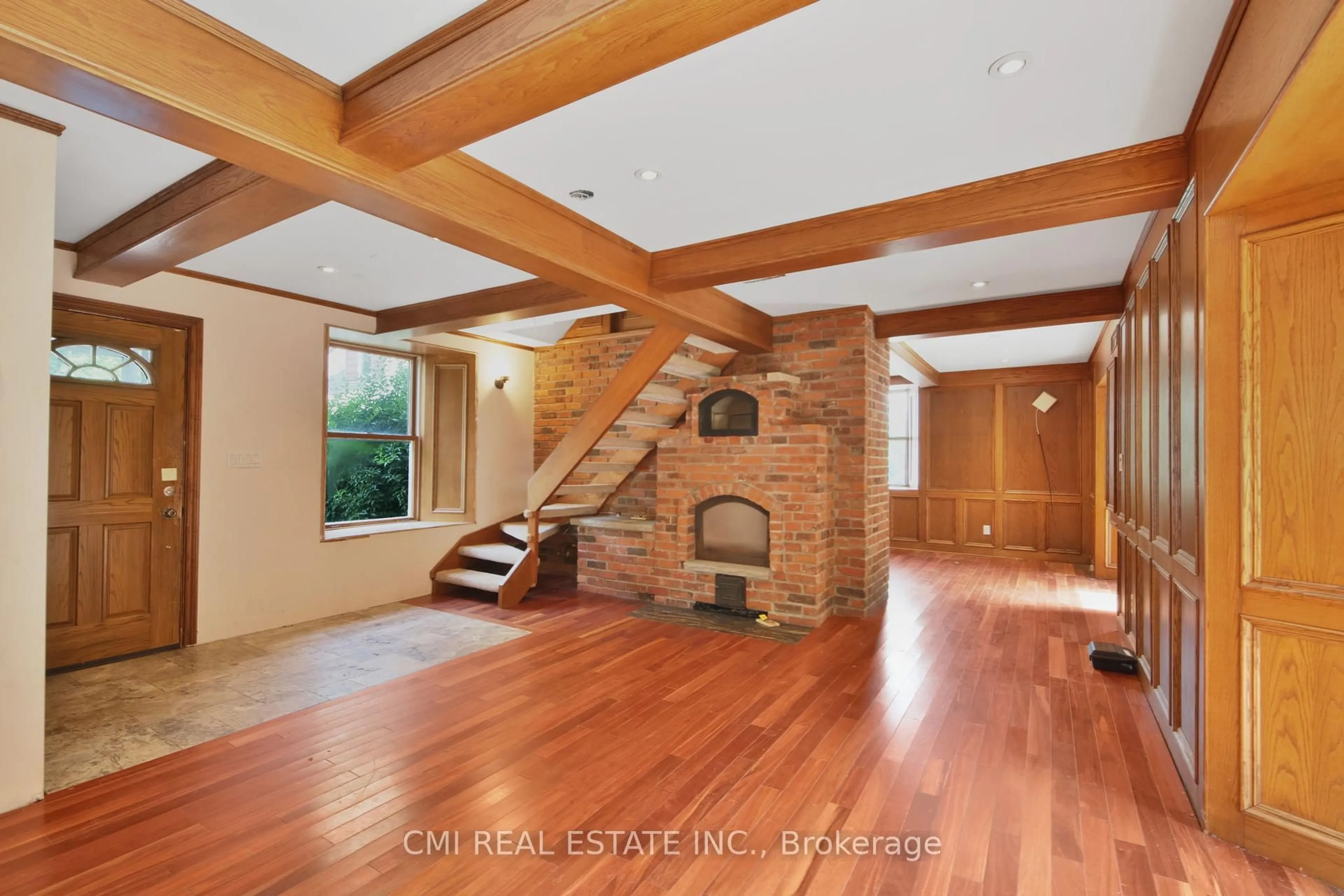 Indoor foyer for 4143 Cedar Springs Rd, Burlington Ontario L7P 0P6