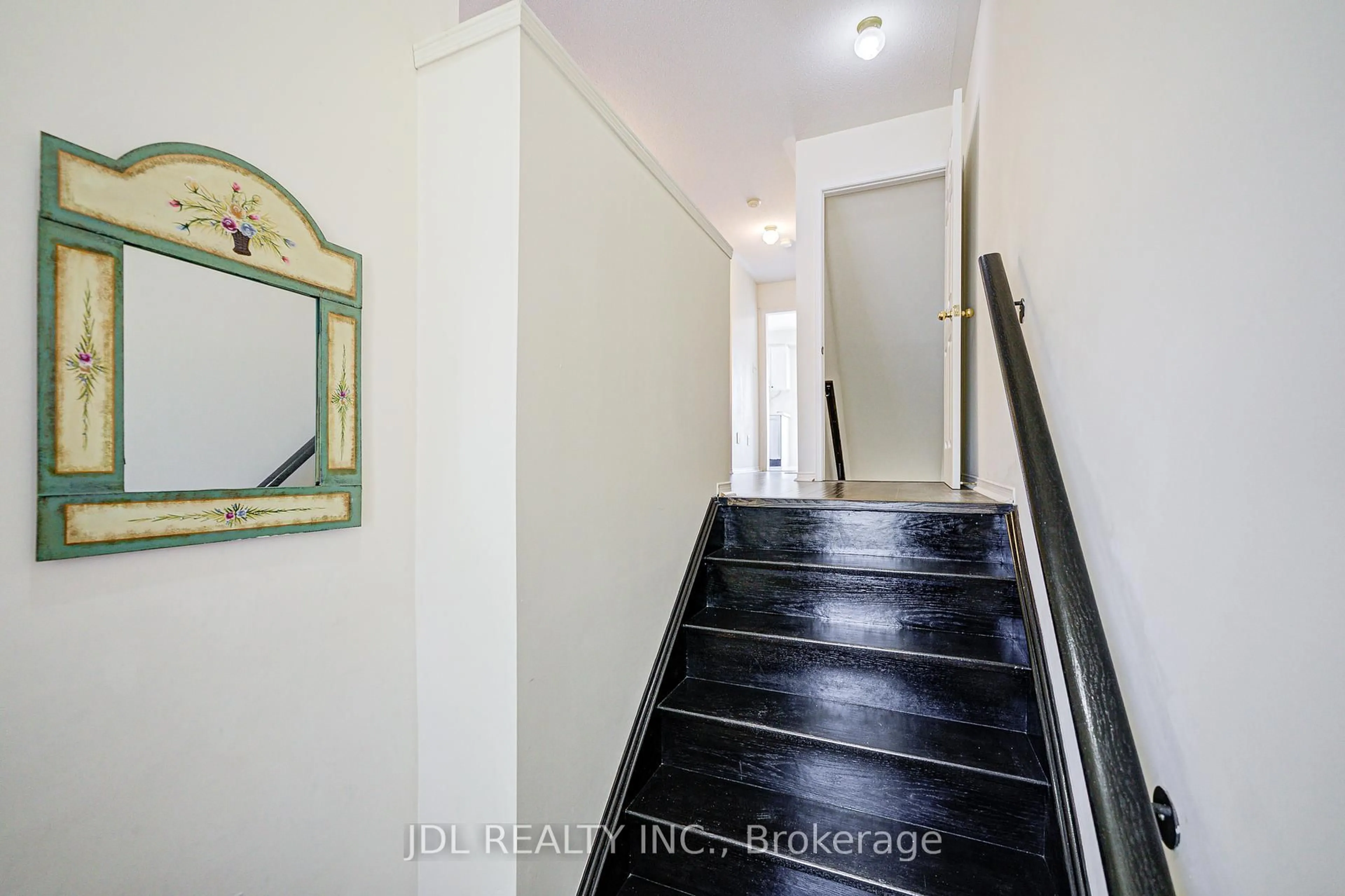 Indoor entryway for 4950 Albina Way #81, Mississauga Ontario L4Z 4J5