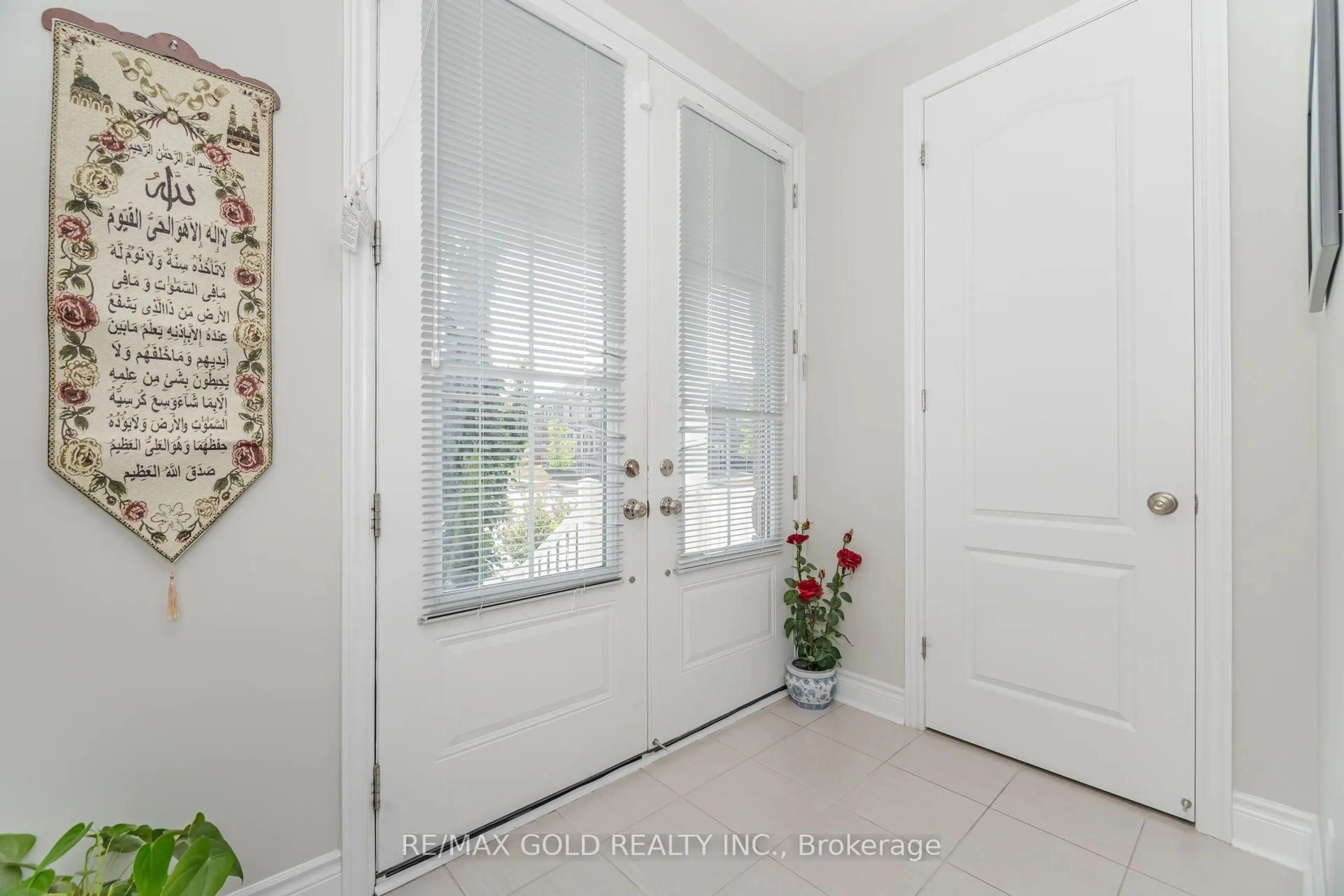 Indoor entryway for 15 Henry Wilson Dr, Caledon Ontario L7C 4E8