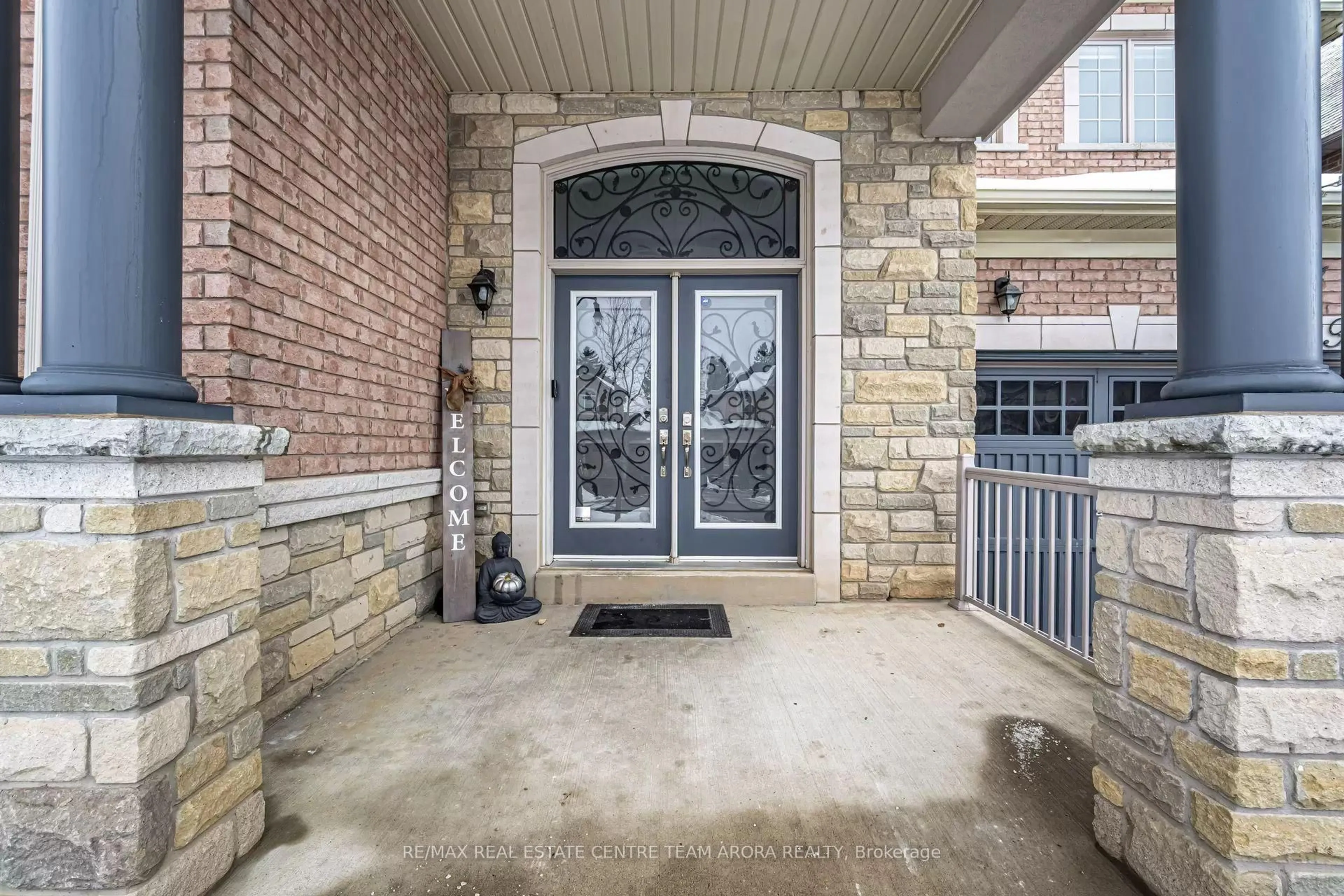 Indoor entryway for 54 Berkwood Hollow Crt, Brampton Ontario L6Y 2Y1